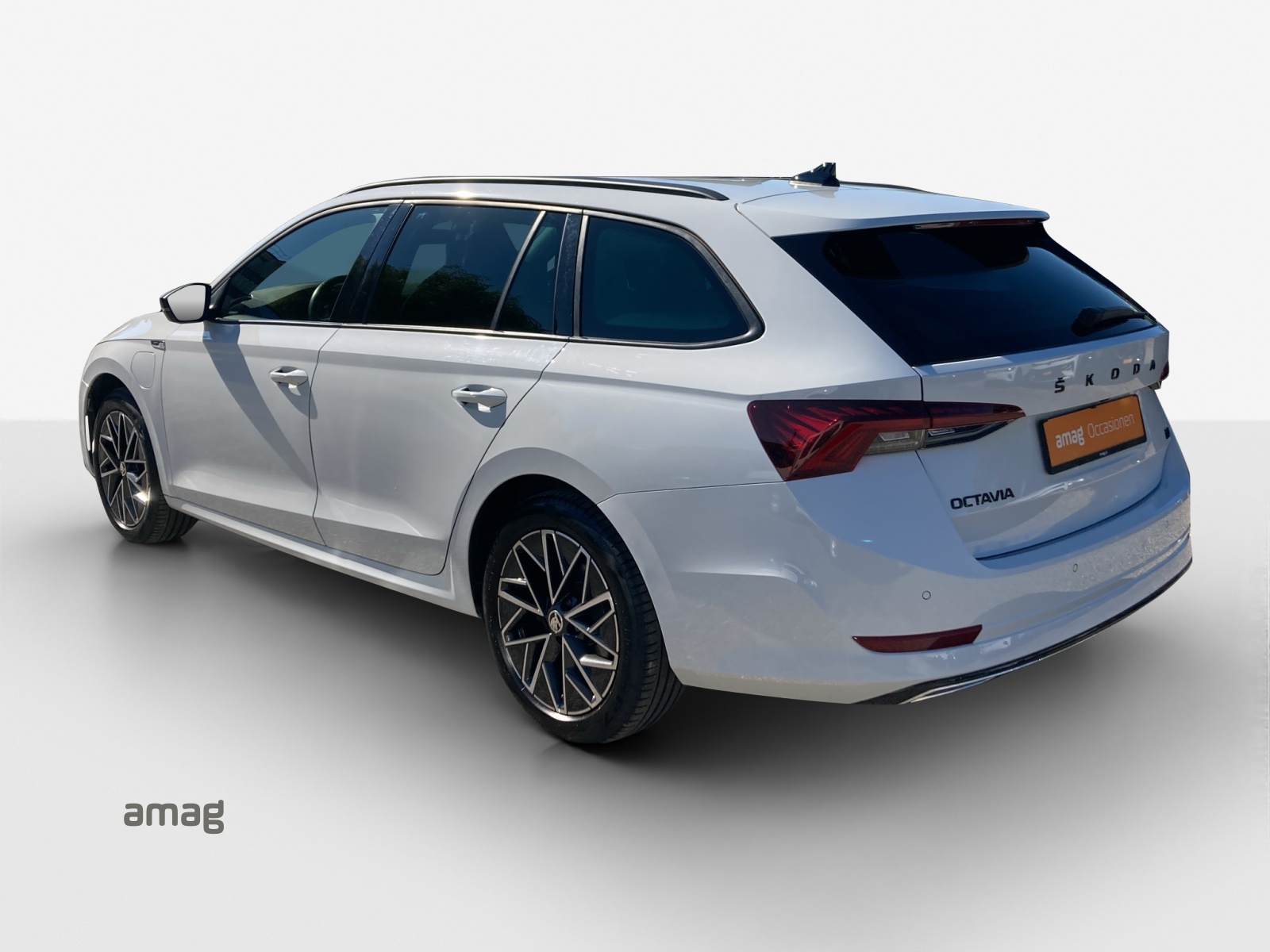 SKODA Octavia Combi 1.4 TSI PHEV DSG SportLine-image-4