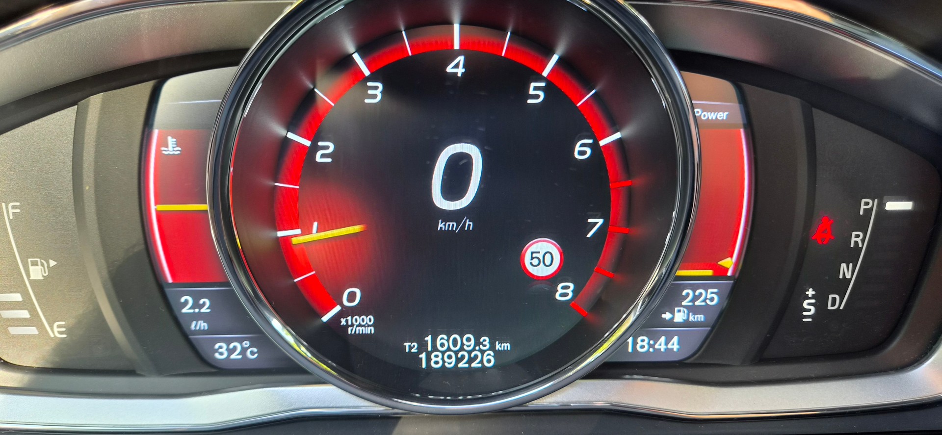 VOLVO 2.0 T6 R-Design AWD, MFK 19.8.26-image-7