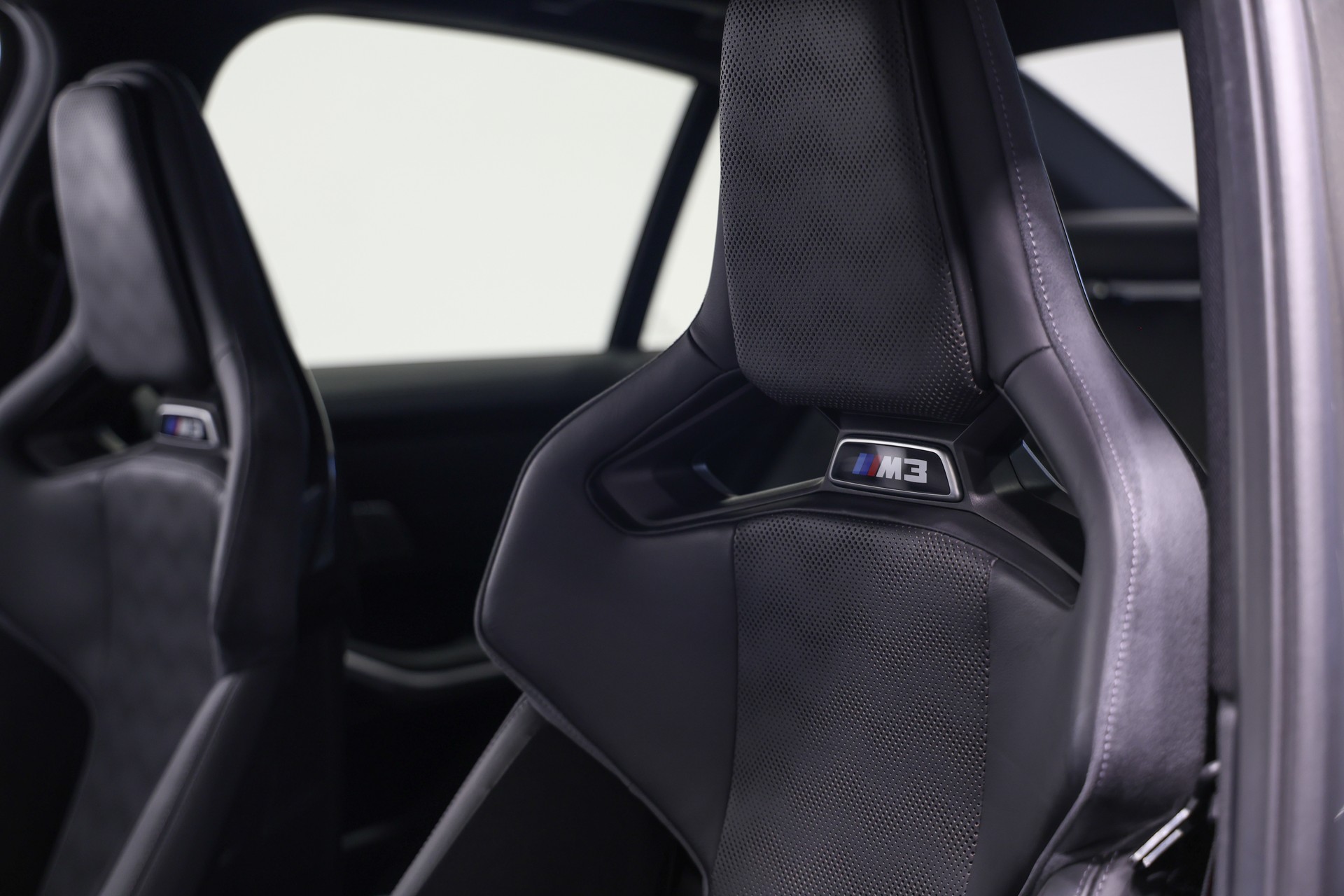 BMW M3 Competition LCI *Individual Dravitgrau*Carbon Exterieur*Carbon Interieur*Carbon Schalensitze*-image-20