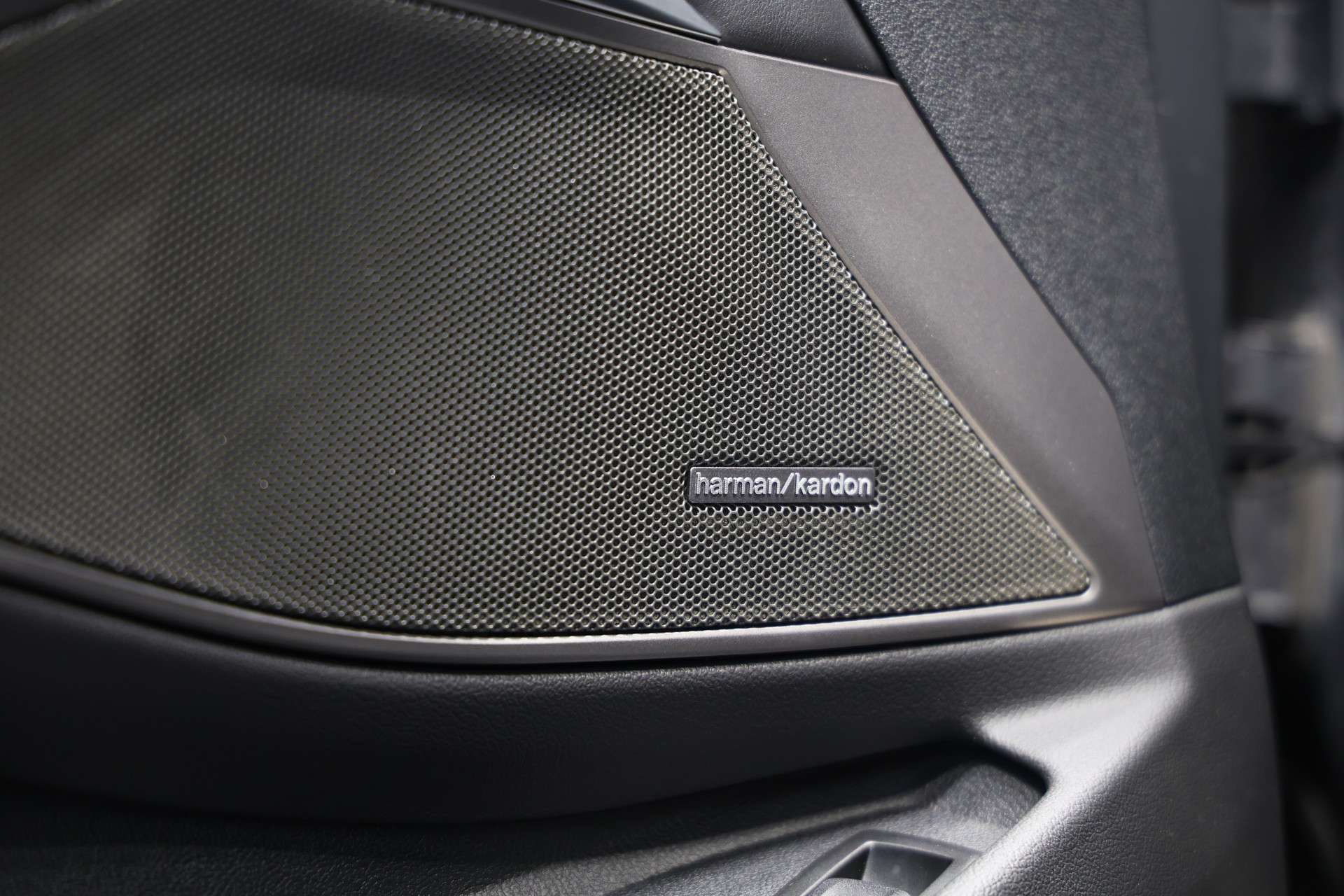 BMW M3 Competition LCI *Individual Dravitgrau*Carbon Exterieur*Carbon Interieur*Carbon Schalensitze*-image-23