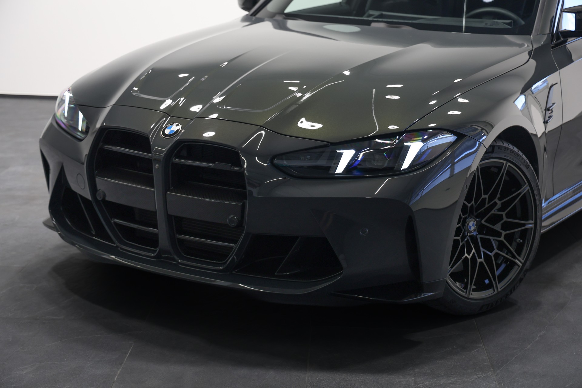 BMW M3 Competition LCI *Individual Dravitgrau*Carbon Exterieur*Carbon Interieur*Carbon Schalensitze*-image-8