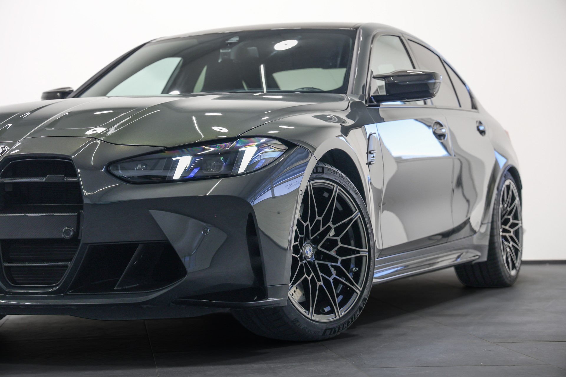 BMW M3 Competition LCI *Individual Dravitgrau*Carbon Exterieur*Carbon Interieur*Carbon Schalensitze*-image-9