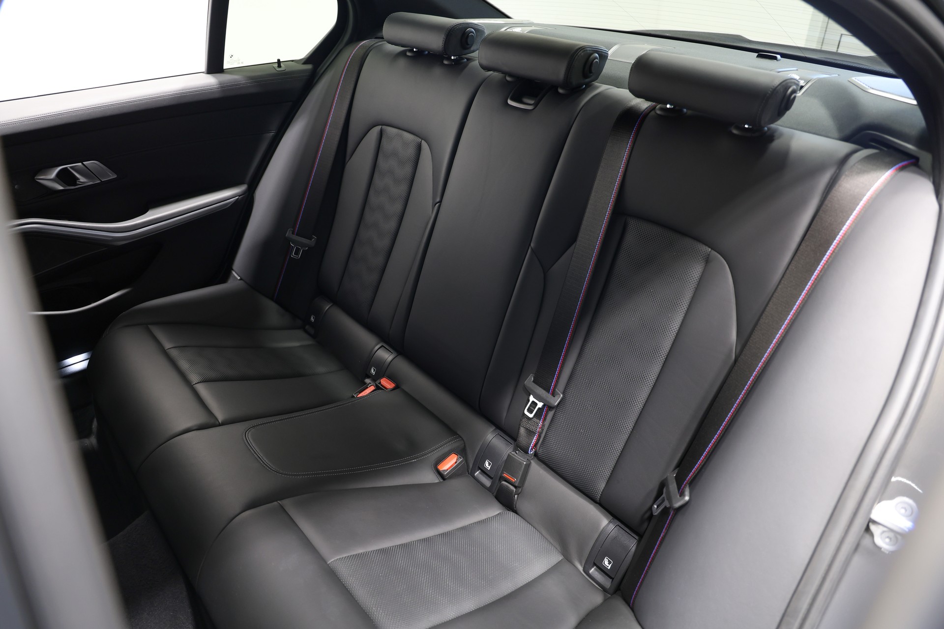 BMW M3 Competition LCI *Individual Dravitgrau*Carbon Exterieur*Carbon Interieur*Carbon Schalensitze*-image-21