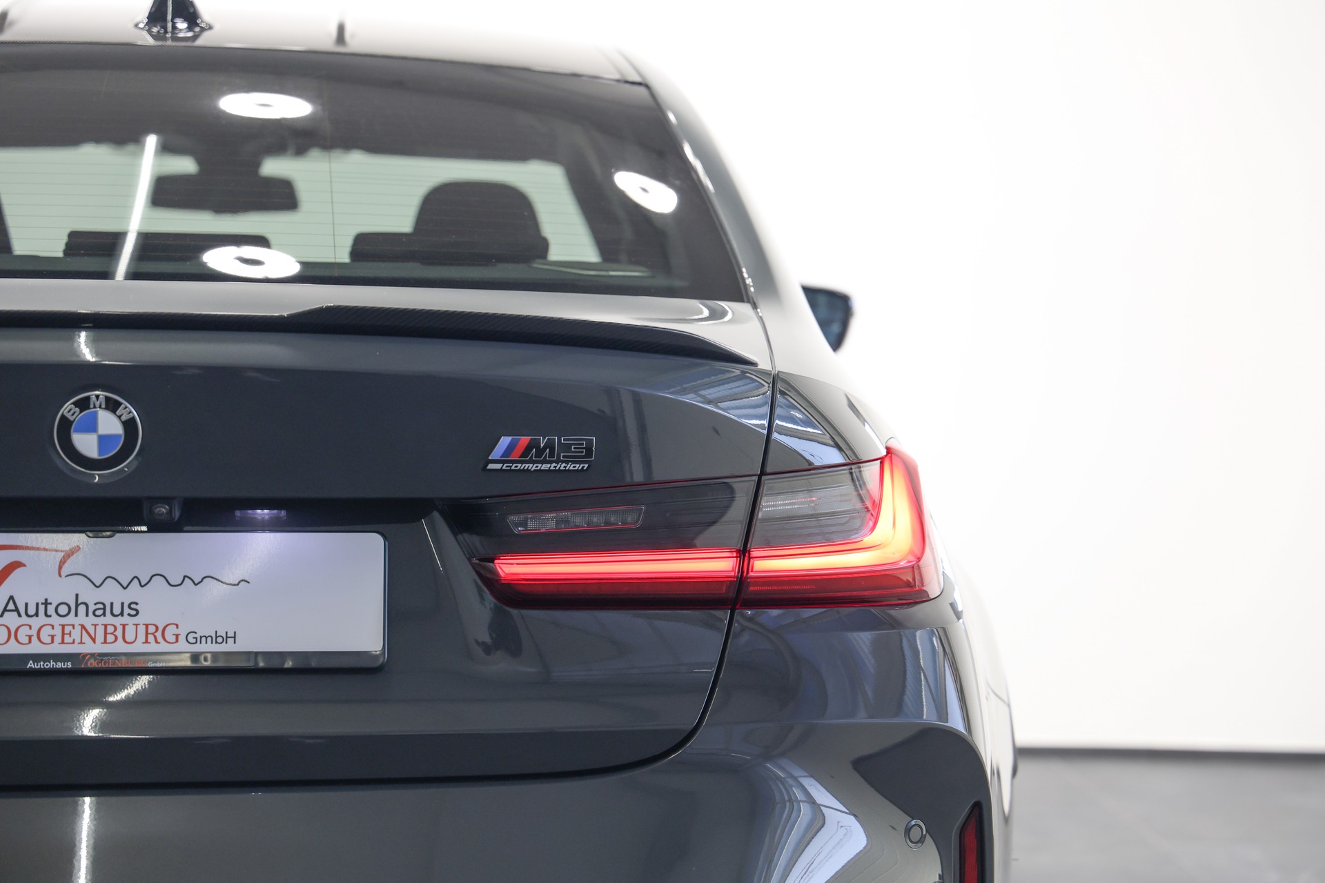 BMW M3 Competition LCI *Individual Dravitgrau*Carbon Exterieur*Carbon Interieur*Carbon Schalensitze*-image-16
