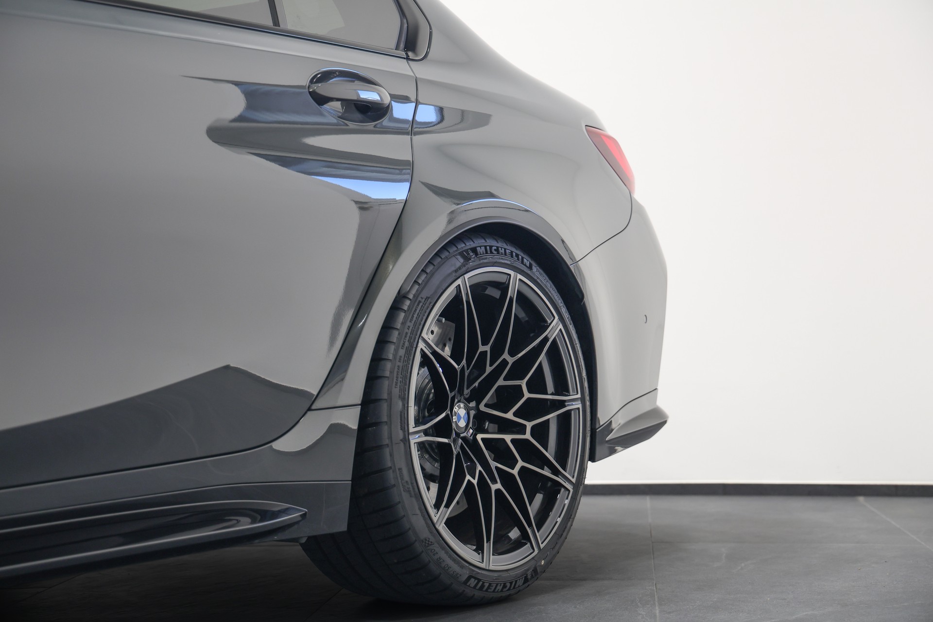 BMW M3 Competition LCI *Individual Dravitgrau*Carbon Exterieur*Carbon Interieur*Carbon Schalensitze*-image-10