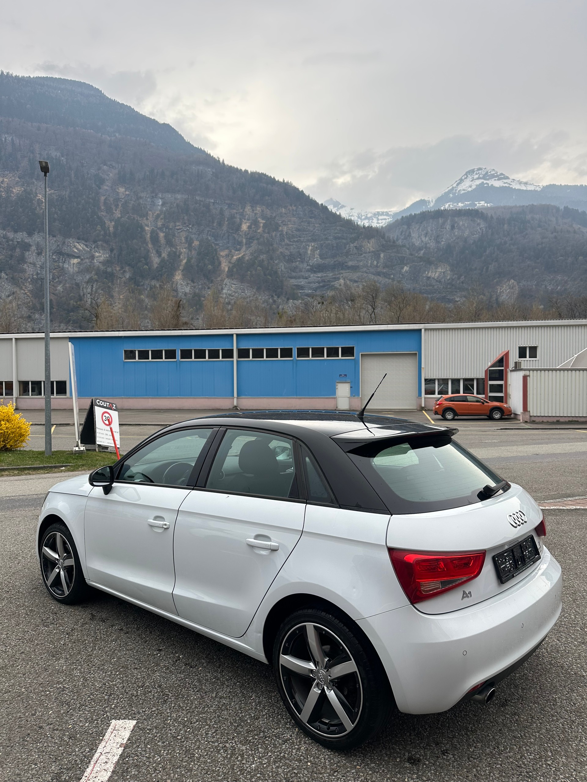 AUDI A1 Sportback 1.6 TDI Ambition-image-2