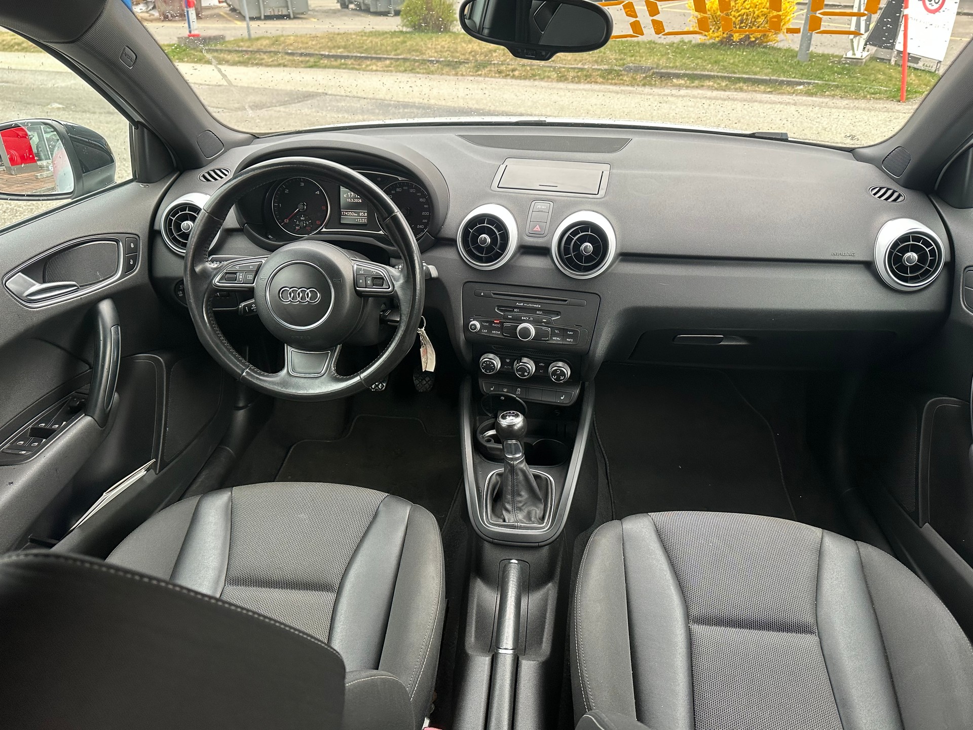 AUDI A1 Sportback 1.6 TDI Ambition-image-4