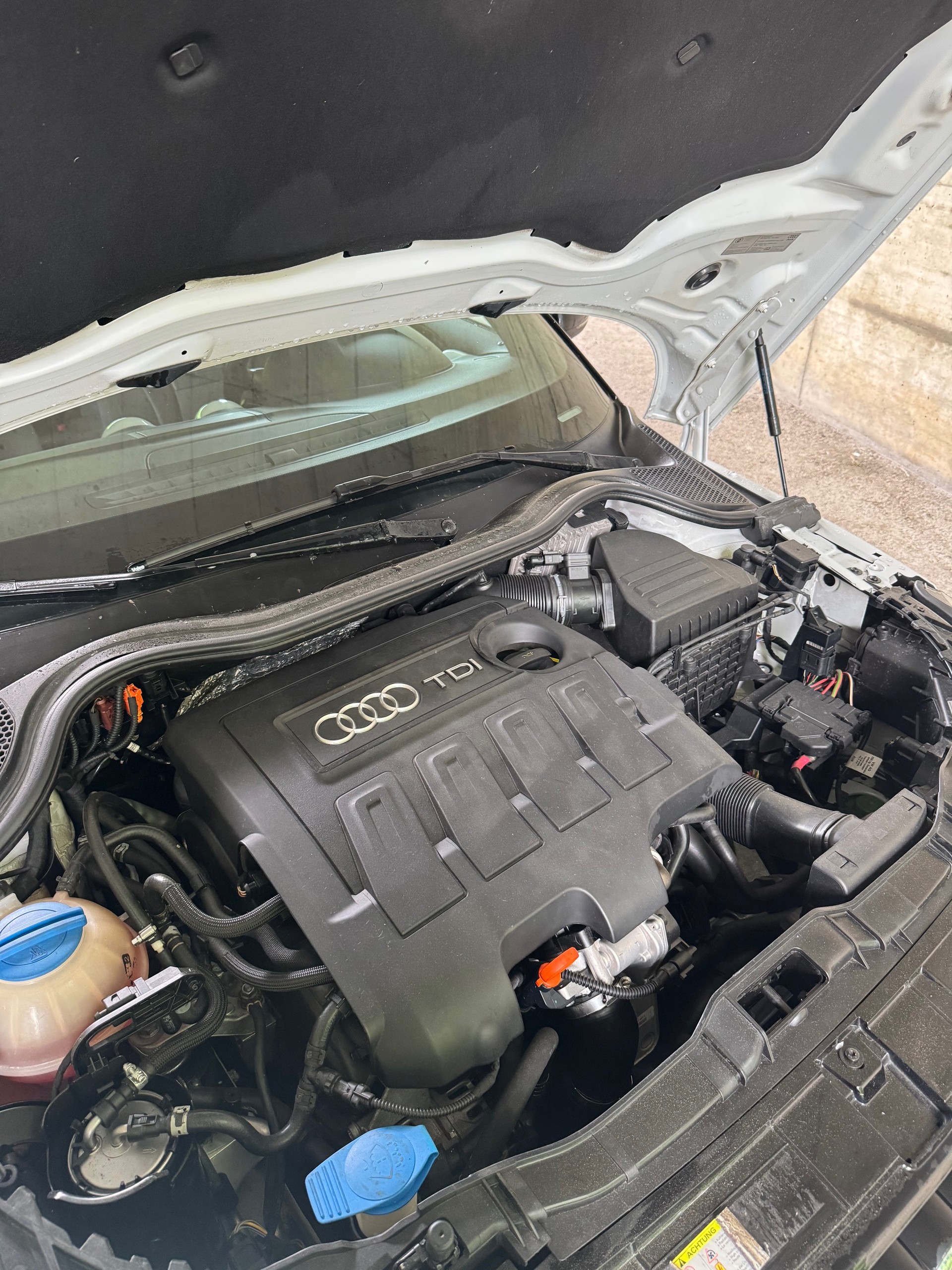 AUDI A1 Sportback 1.6 TDI Ambition-image-6