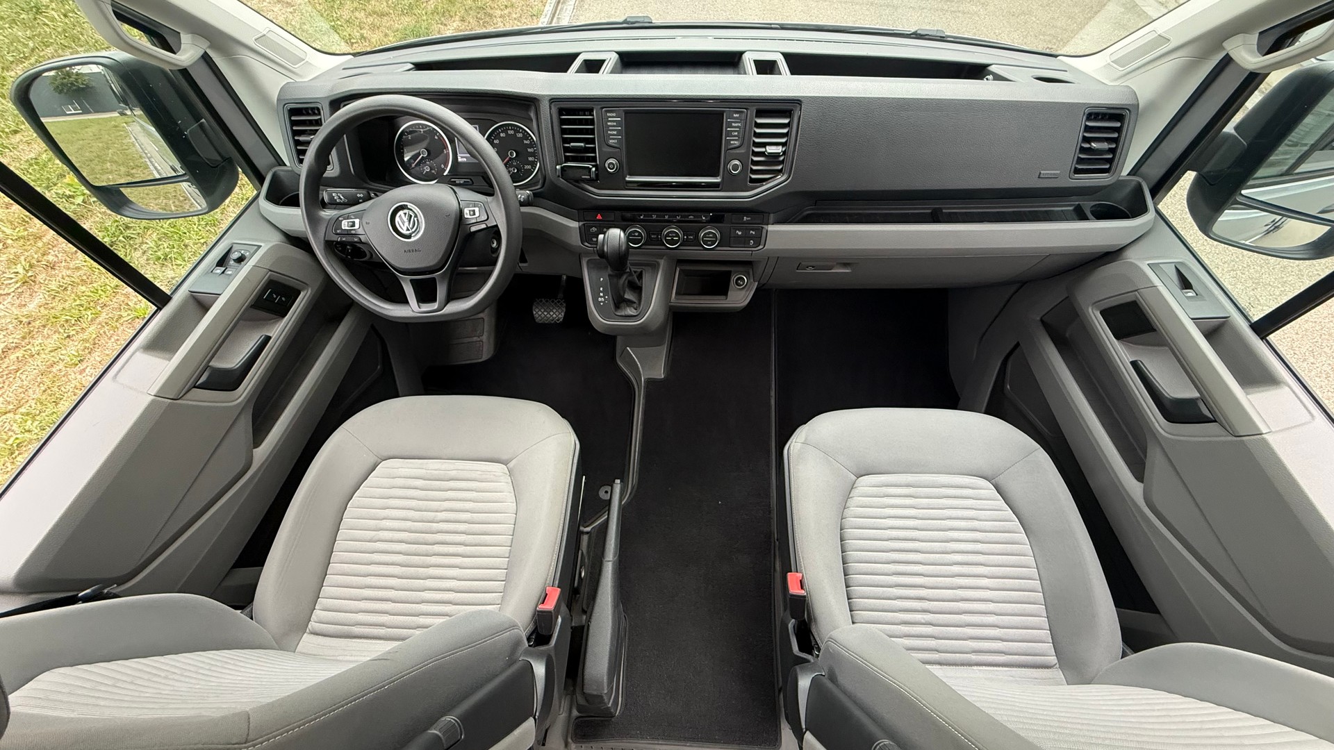 VW GRAND CALIFORNIA-image-10