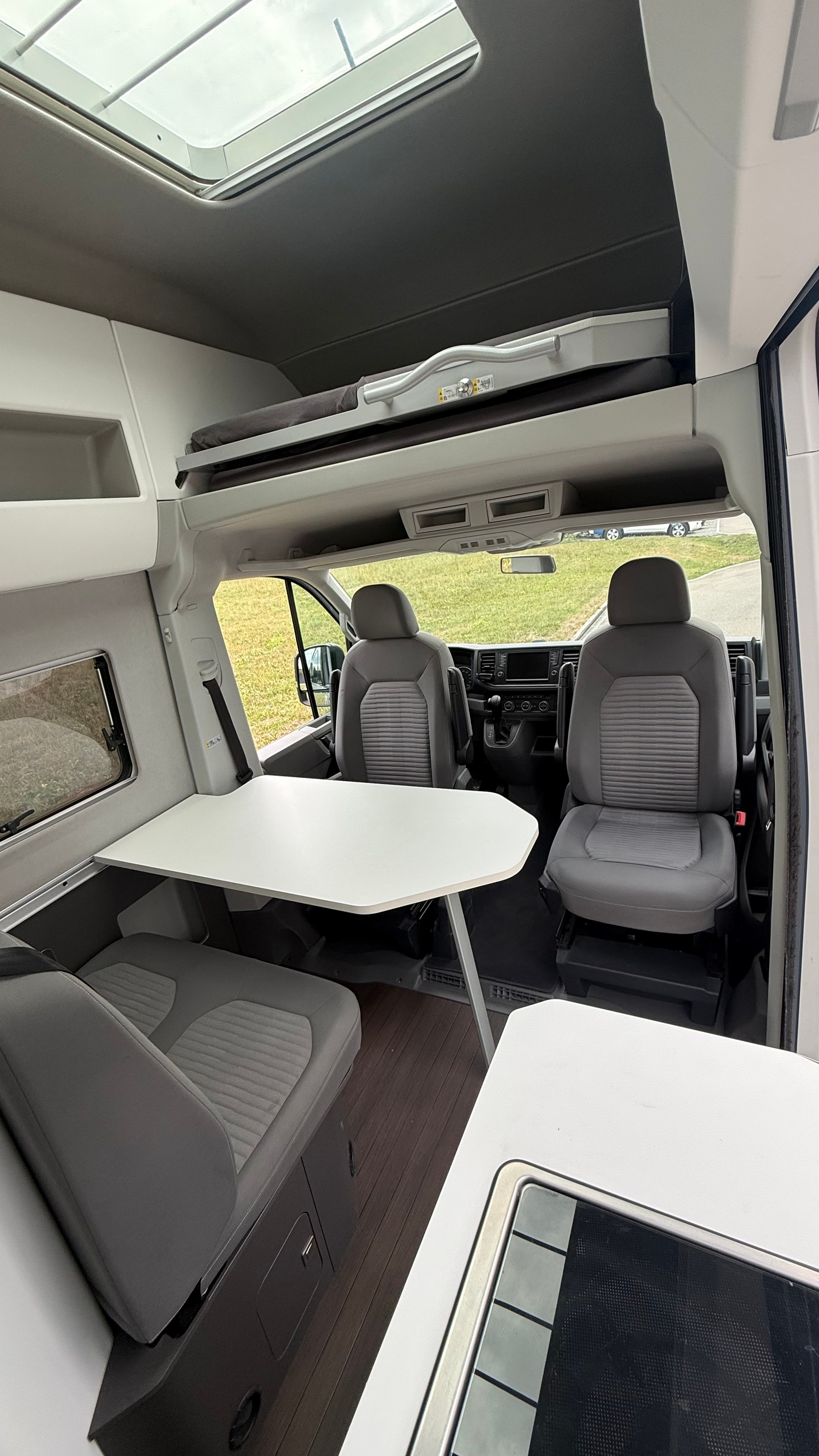 VW GRAND CALIFORNIA-image-11
