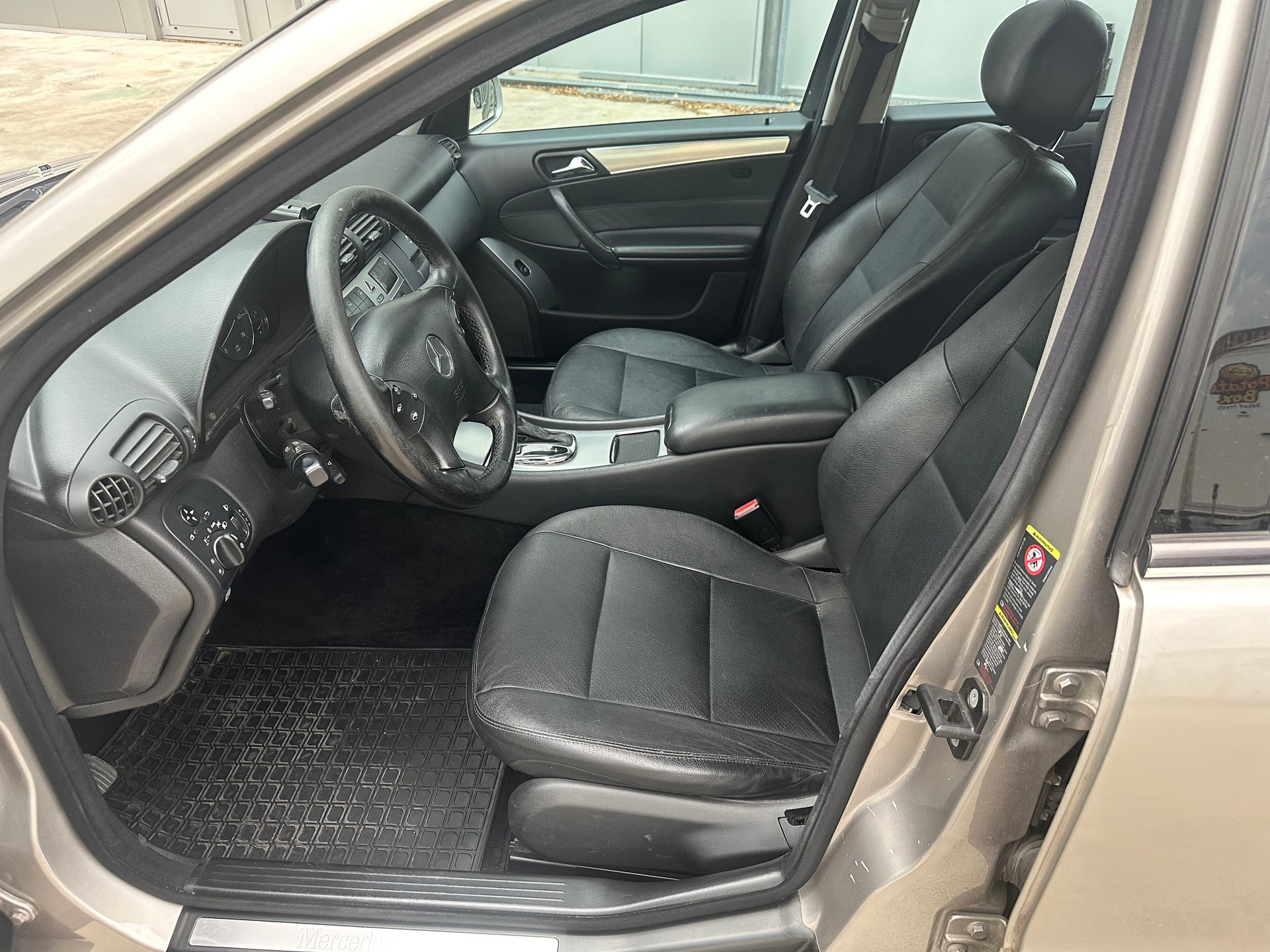 MERCEDES-BENZ C 280 Avantgarde Sport Edition 4Matic Automatic-image-9