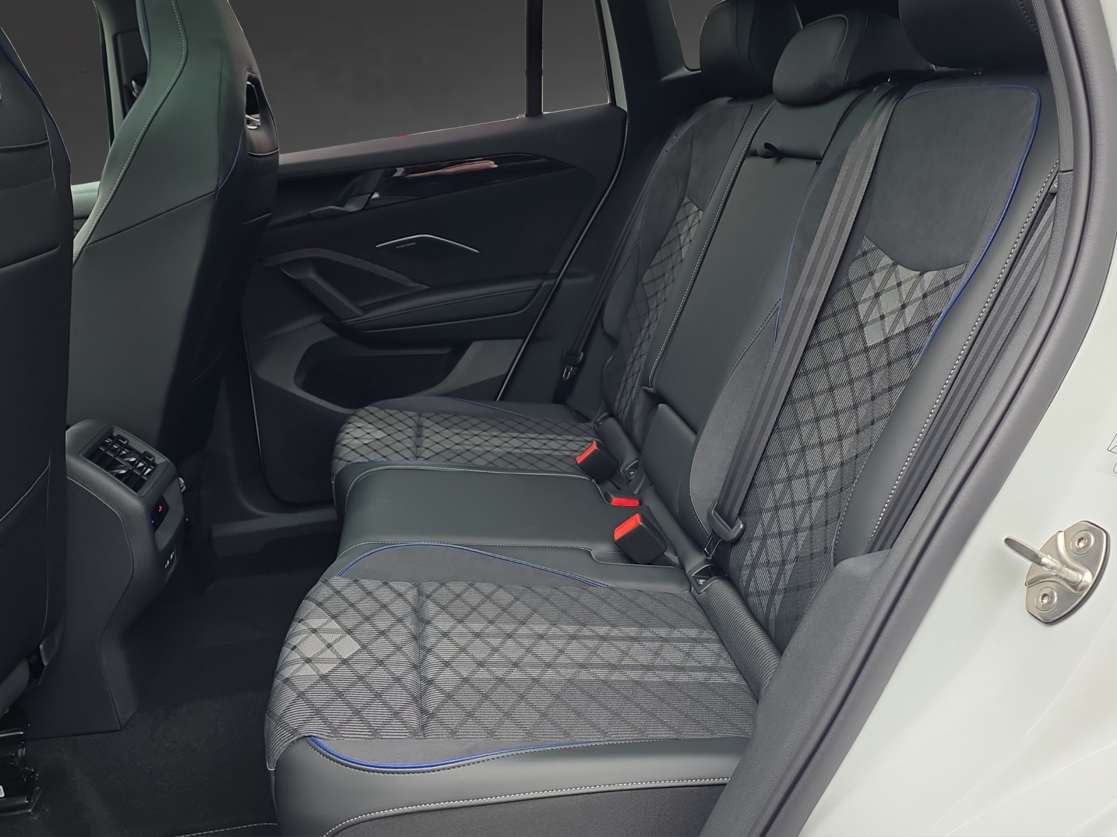VW Tiguan 2.0 TSI DSG R-Line Plus 4Motion-image-6
