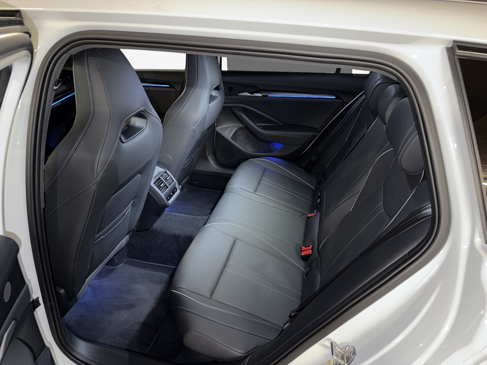 SKODA Superb Combi 2.0 TSI Sportline 4x4 DSG-image-11