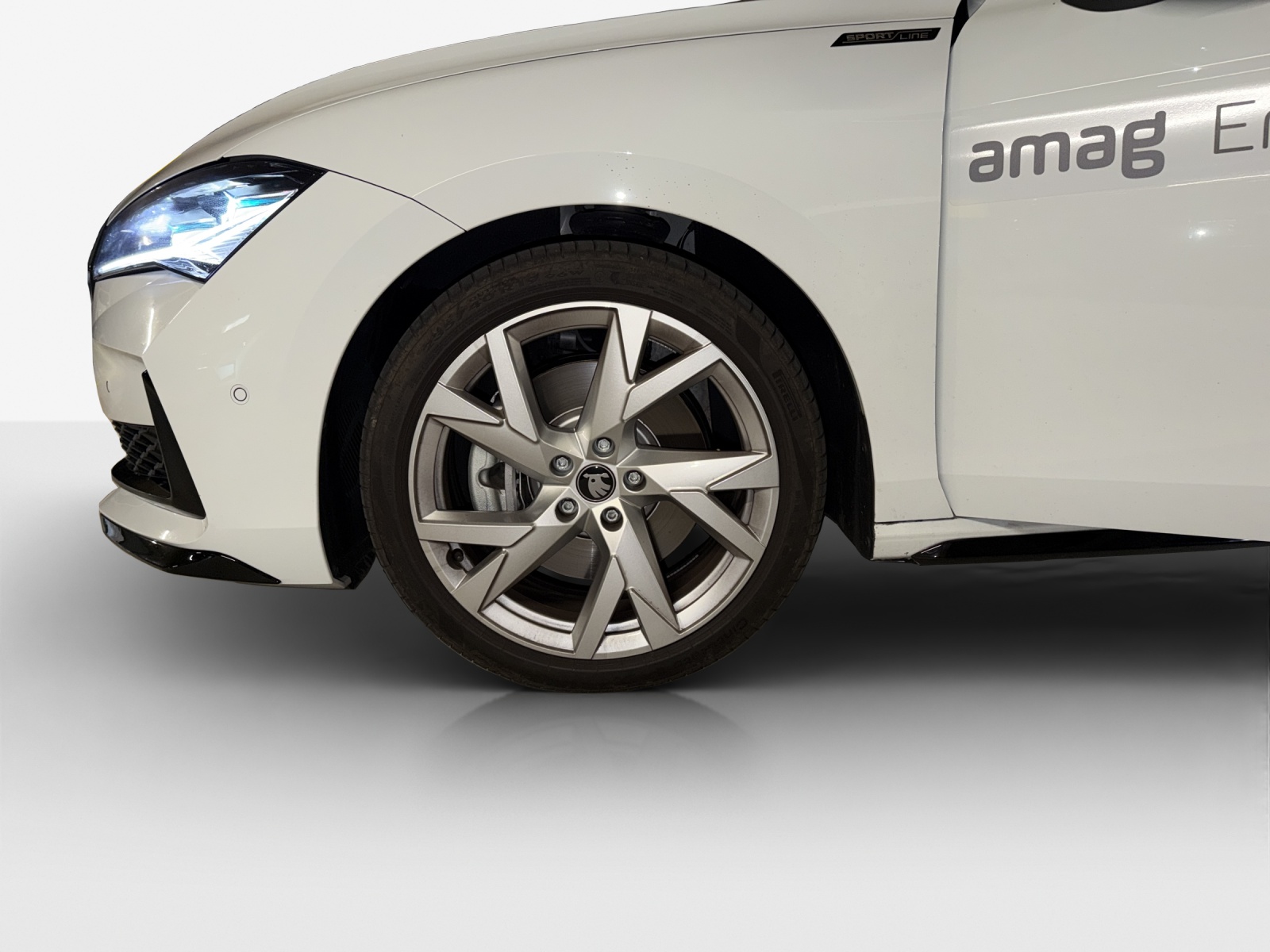 SKODA Superb Combi 2.0 TSI Sportline 4x4 DSG-image-14