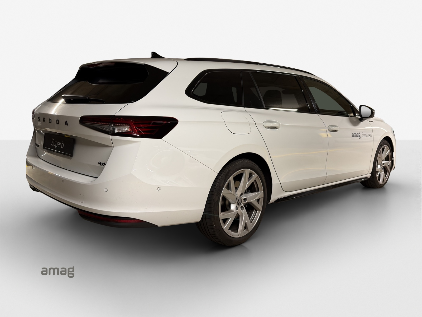 SKODA Superb Combi 2.0 TSI Sportline 4x4 DSG-image-4
