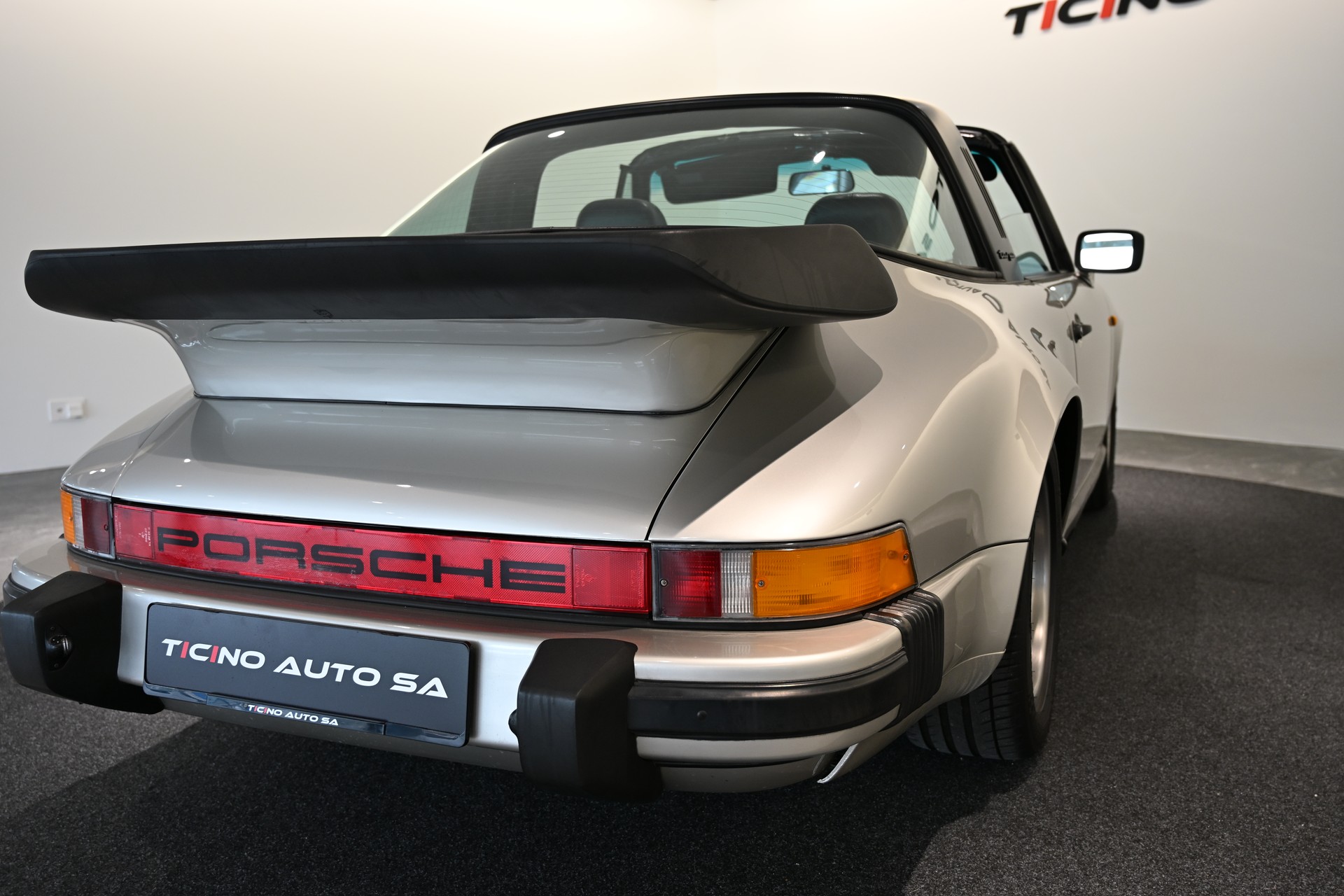 PORSCHE Porsche 911 SC Targa 3.0-image-16