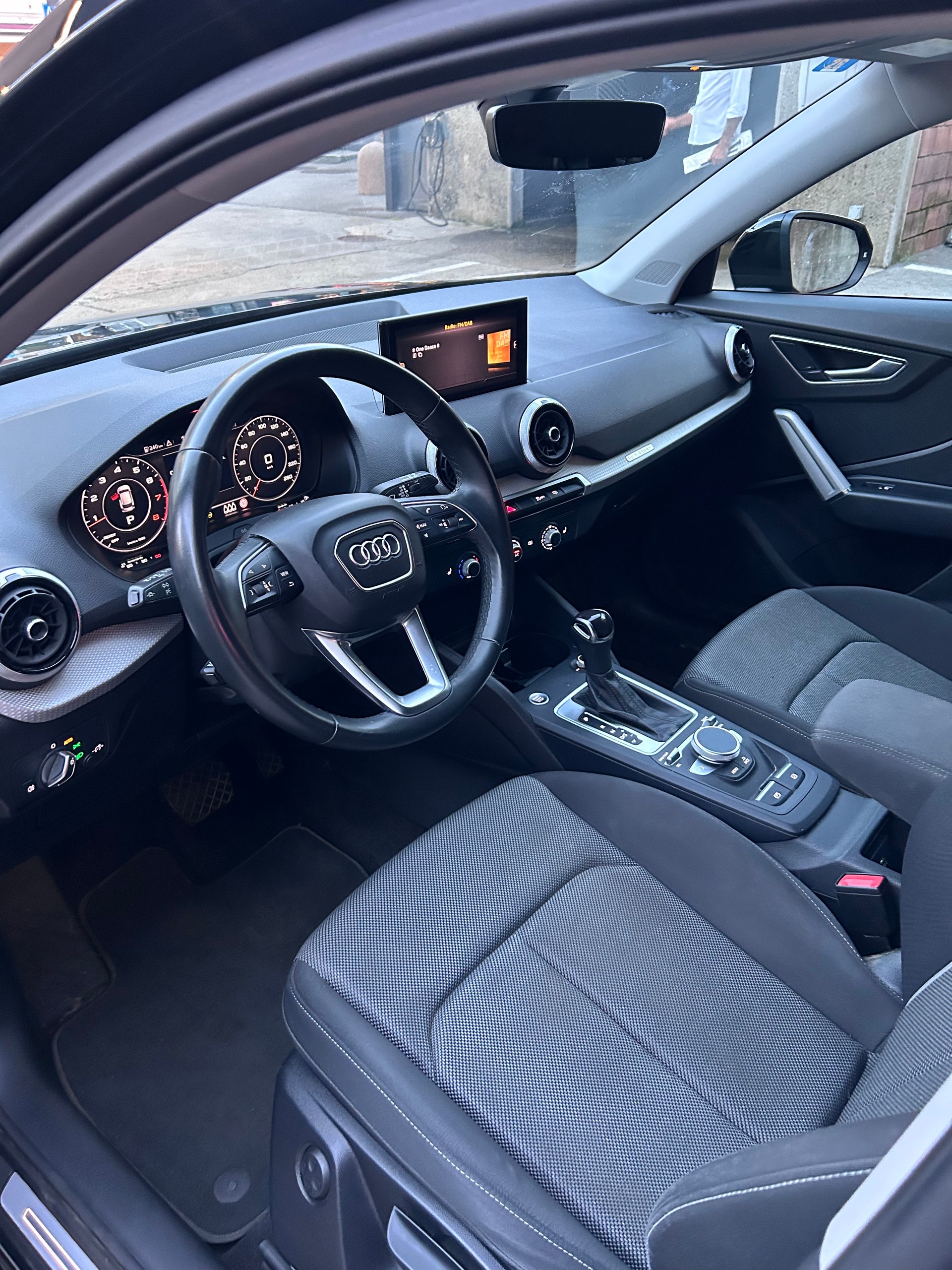 AUDI 2.0 40 TFSI S Line quattro S-Tronic-image-4