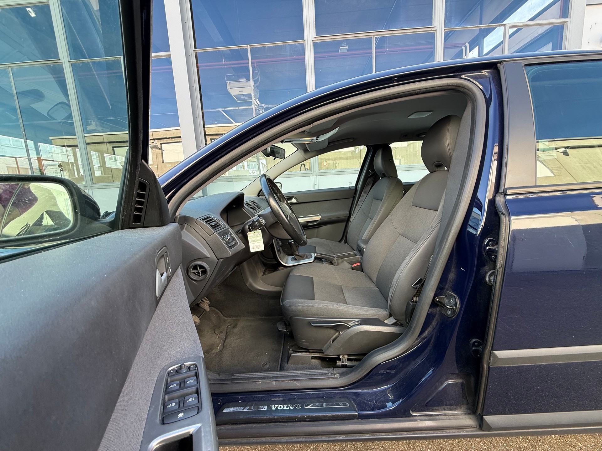 VOLVO V50 2.0D Momentum-image-6