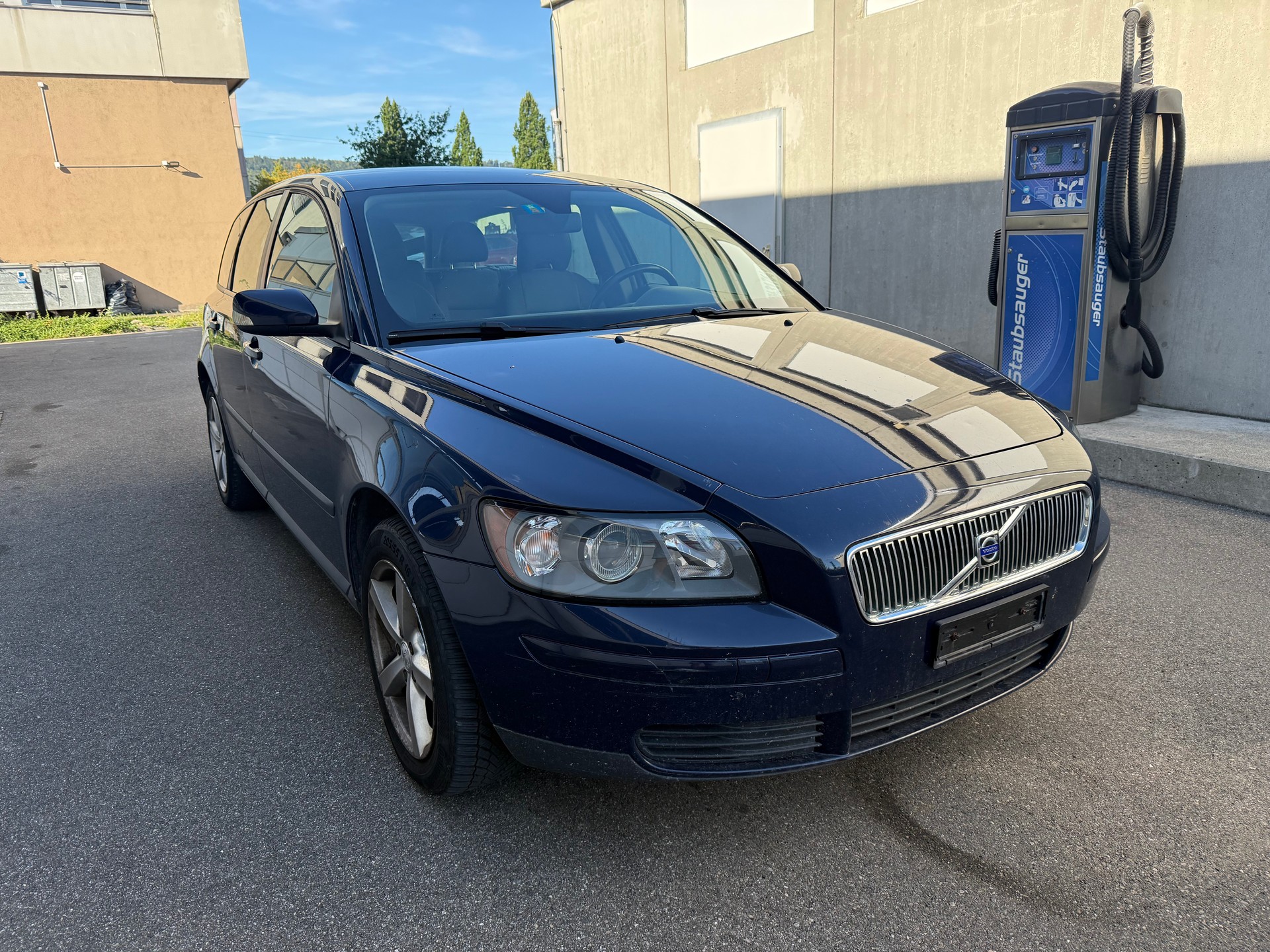 VOLVO V50 2.0D Momentum-image-1