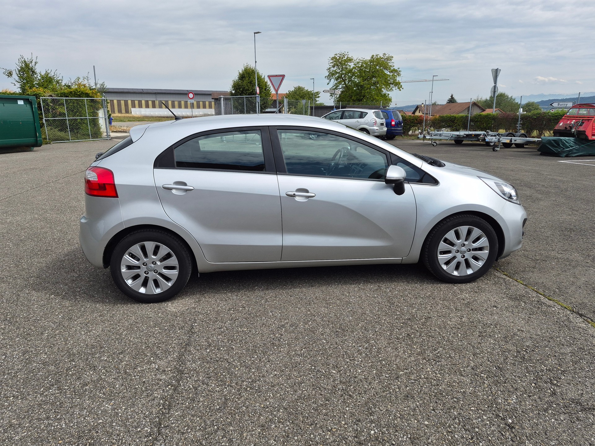 KIA Rio 1.4 CVVT Style Automatic-image-2