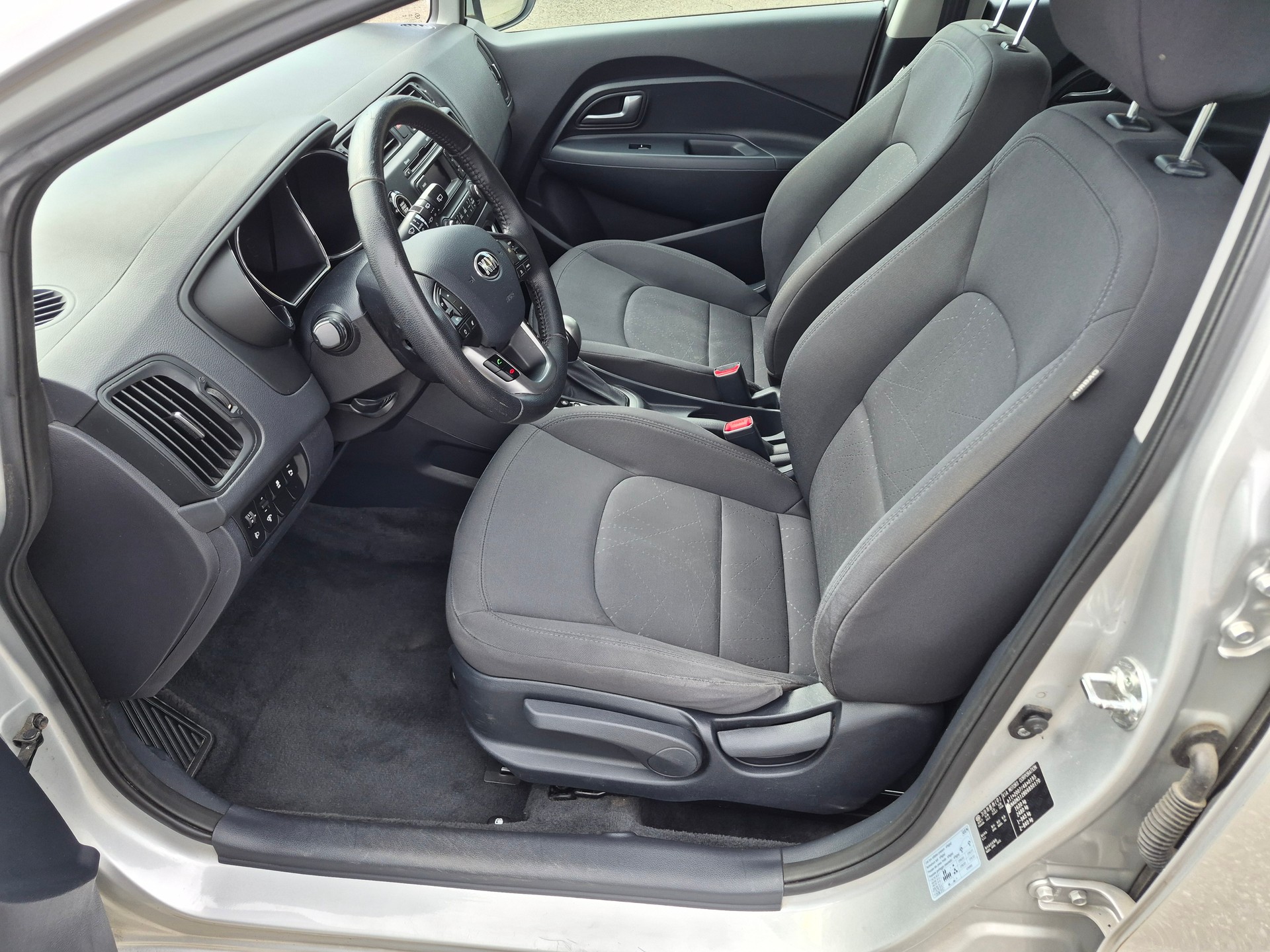 KIA Rio 1.4 CVVT Style Automatic-image-5