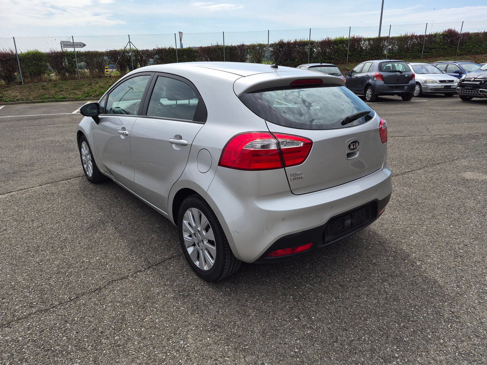 KIA Rio 1.4 CVVT Style Automatic-image-4