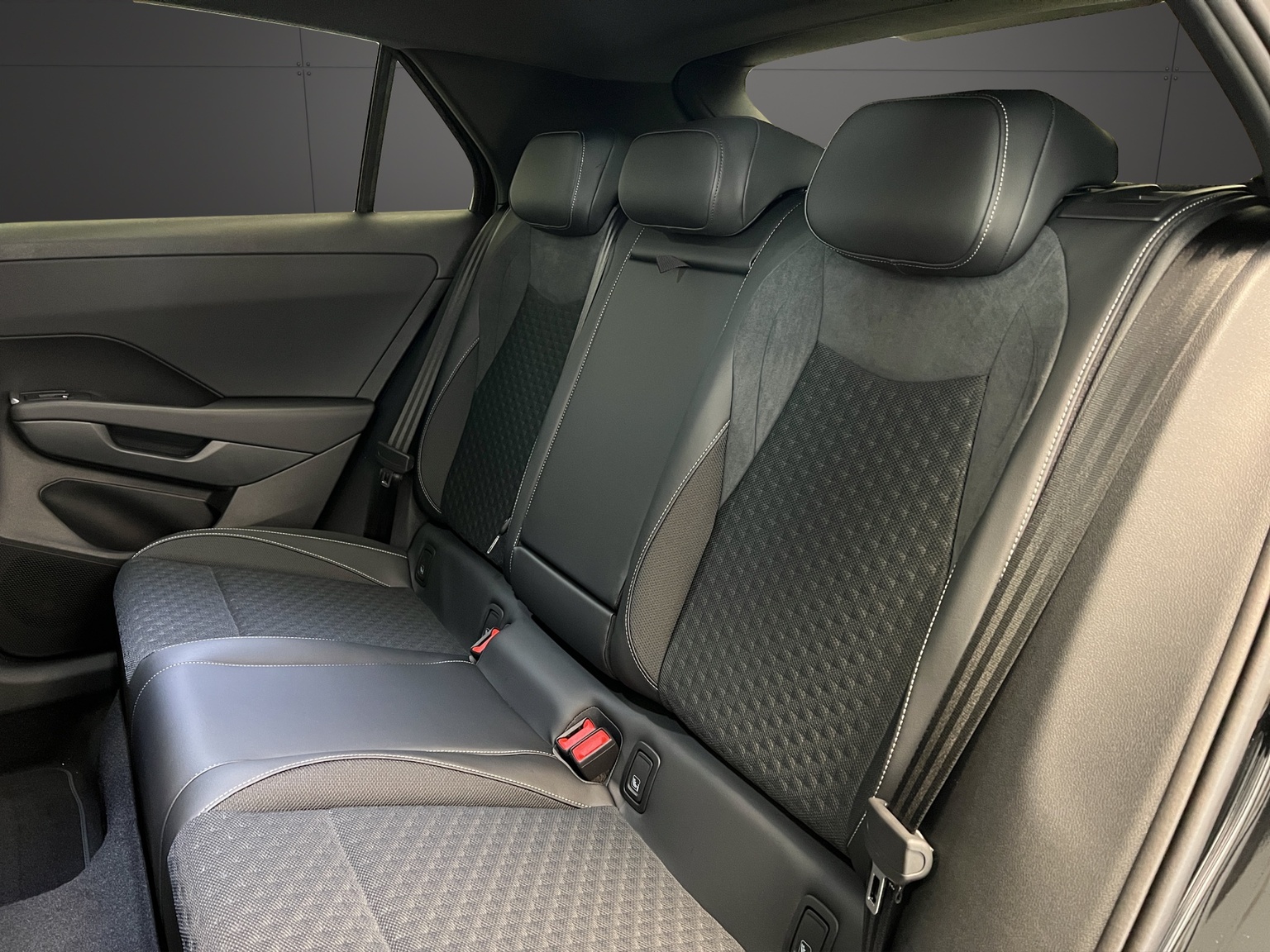VW T-Roc 1.5 eTSI mHEV R-Line DSG-image-8