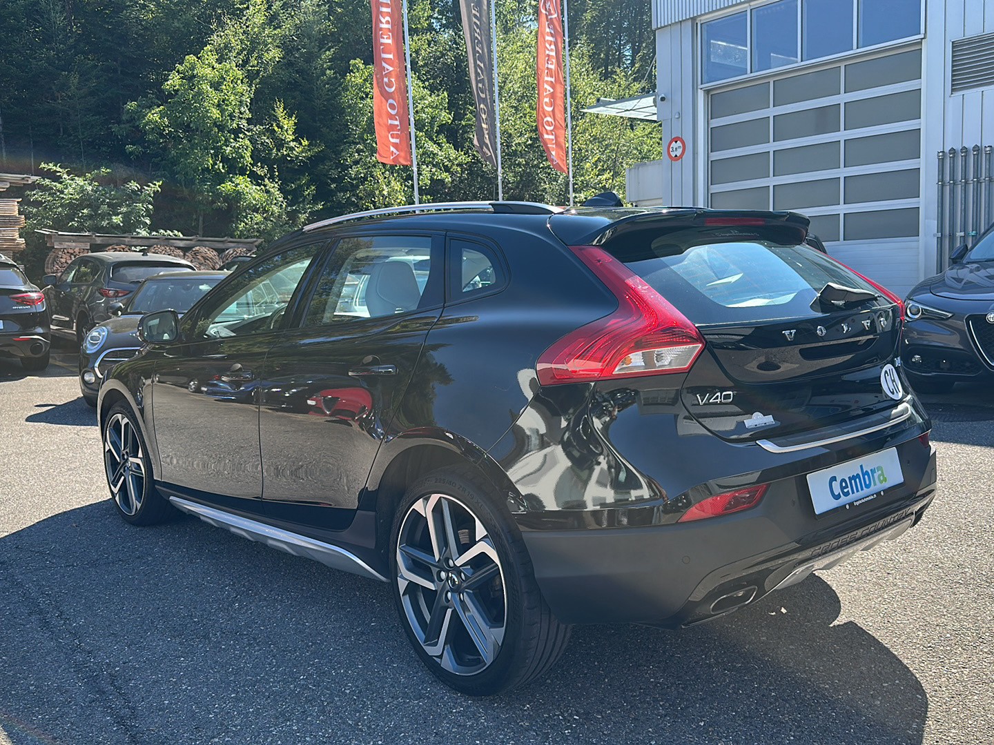 VOLVO V40 Cross Country T4 AWD Lyx Geartronic-image-2