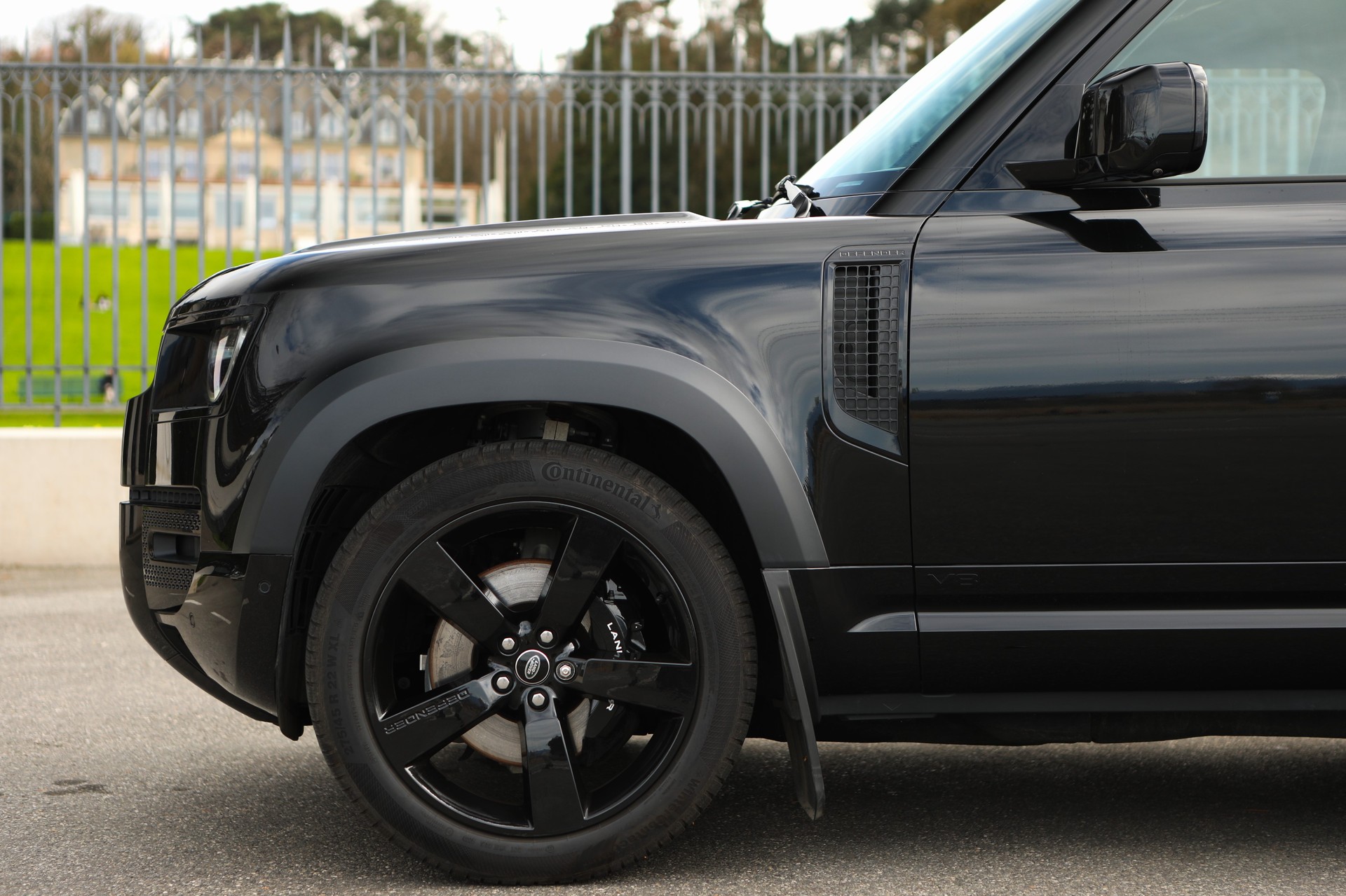 LAND ROVER Defender 90 525 V8 5.0 AT8-image-2