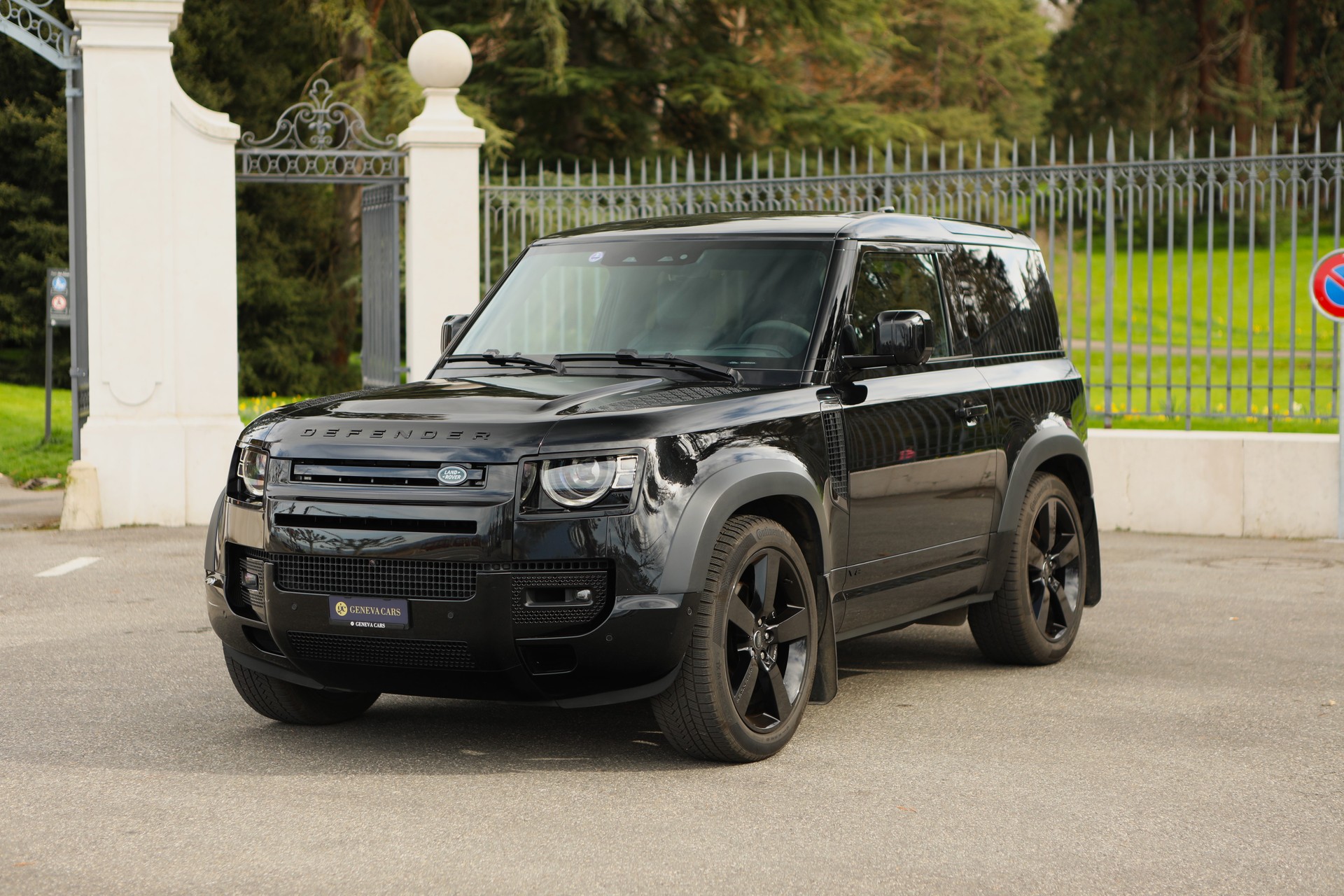 LAND ROVER Defender 90 525 V8 5.0 AT8-image-7