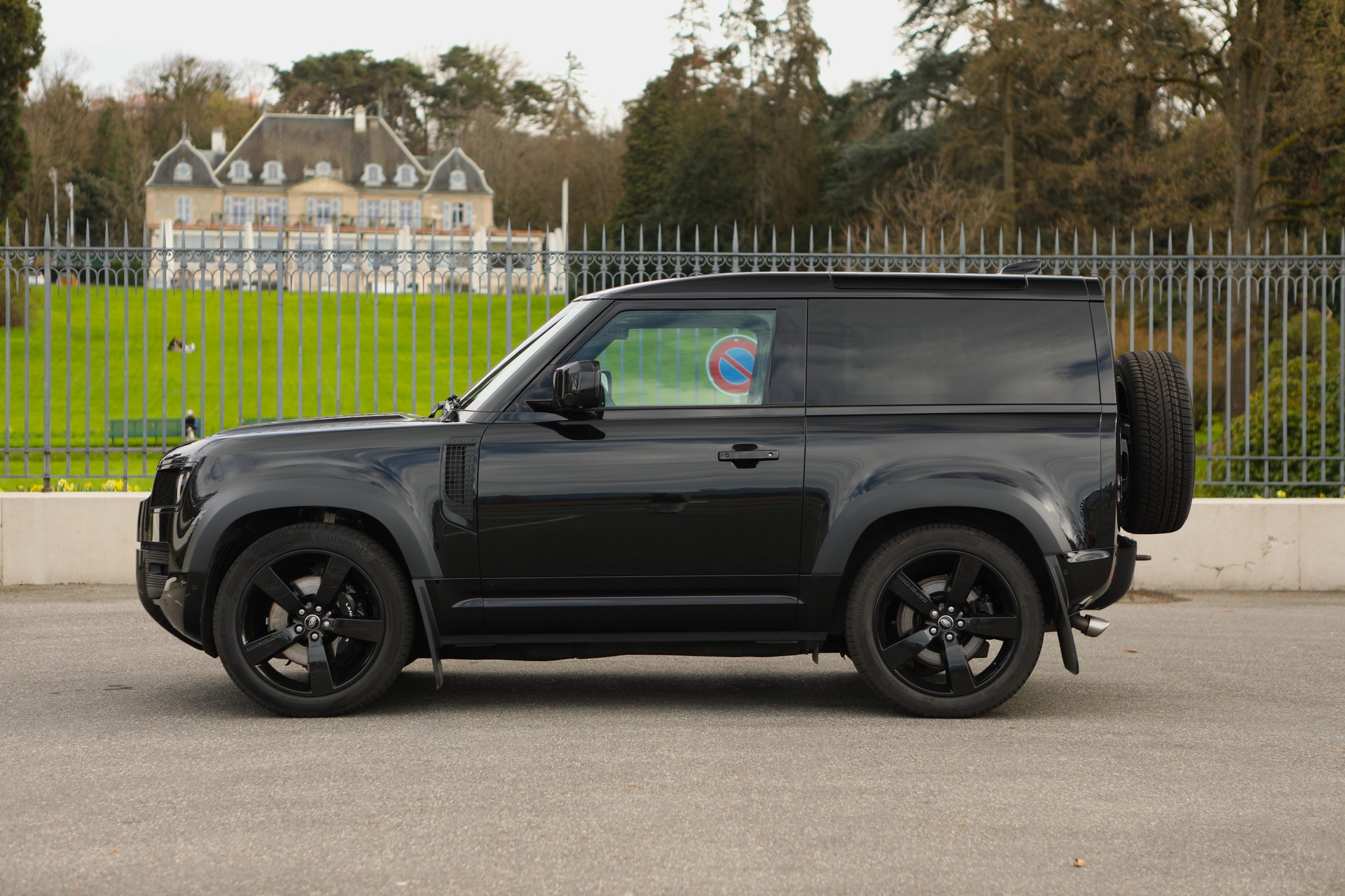 LAND ROVER Defender 90 525 V8 5.0 AT8-image-1