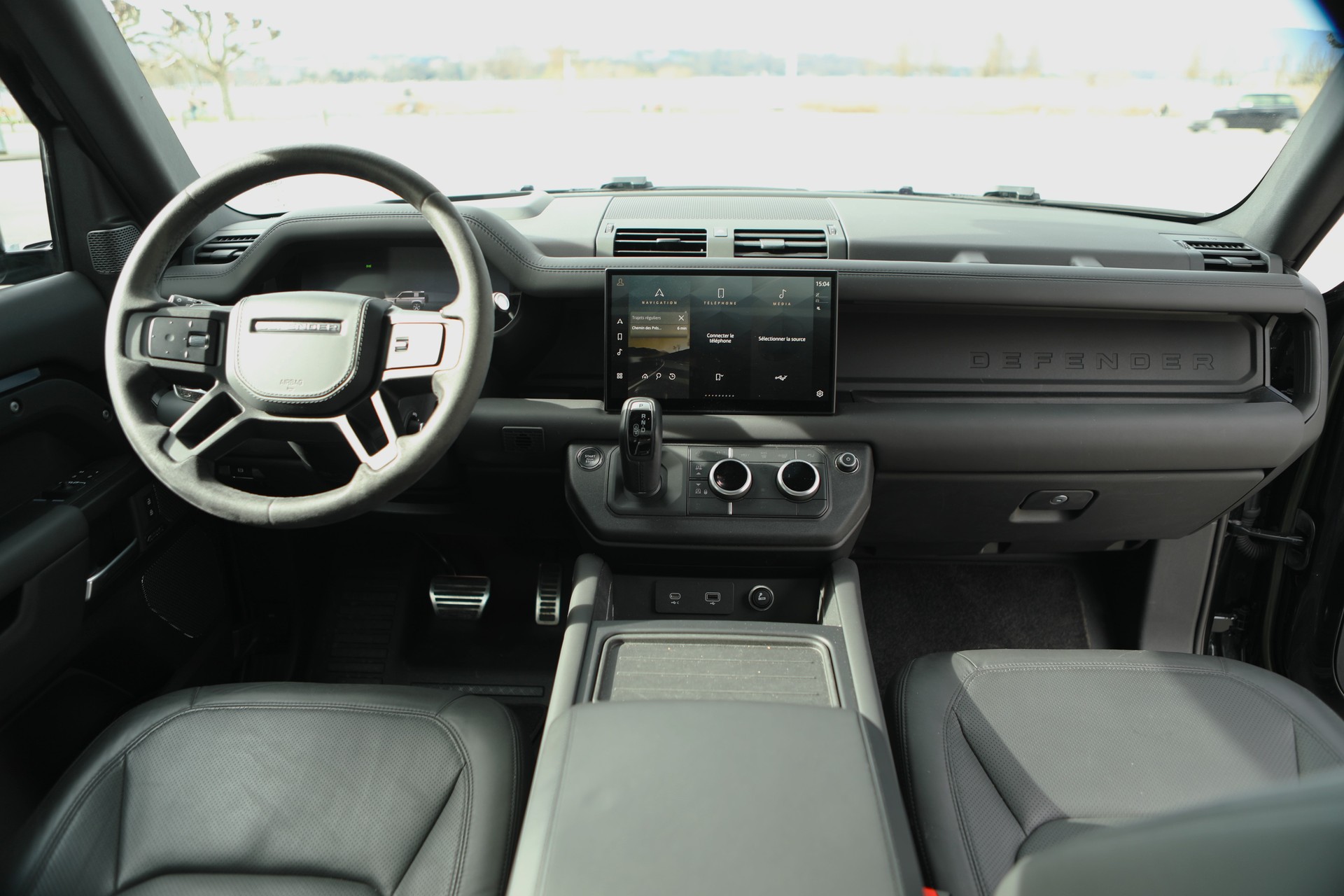 LAND ROVER Defender 90 525 V8 5.0 AT8-image-12