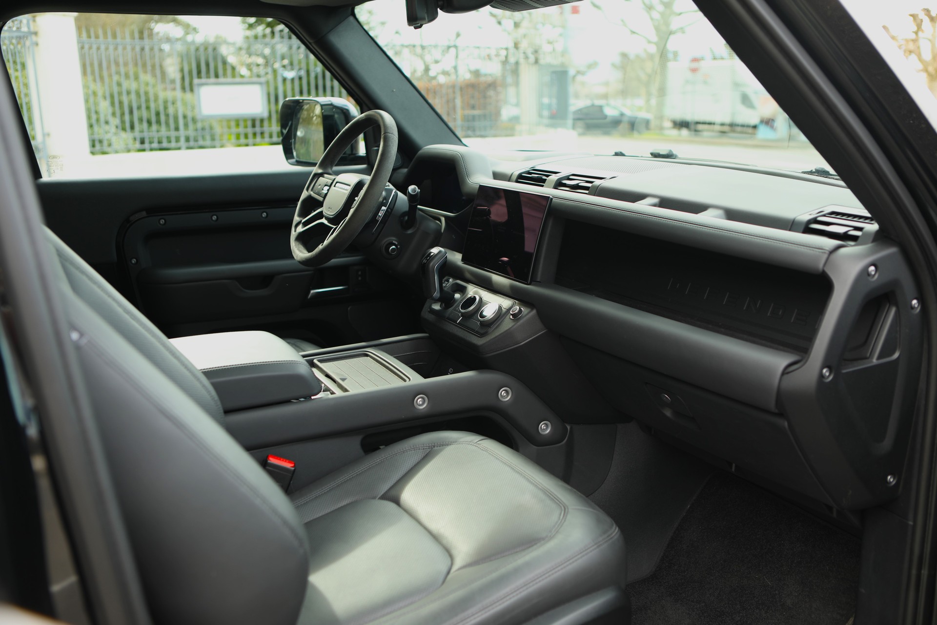 LAND ROVER Defender 90 525 V8 5.0 AT8-image-15