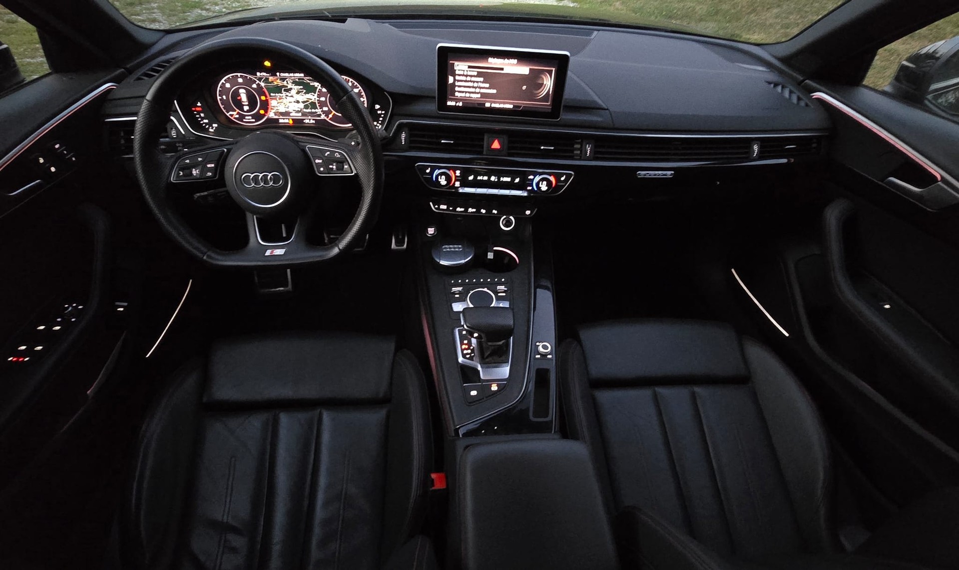 AUDI A4 Avant 40 TDI Sport Attraction quattro S-tronic-image-6