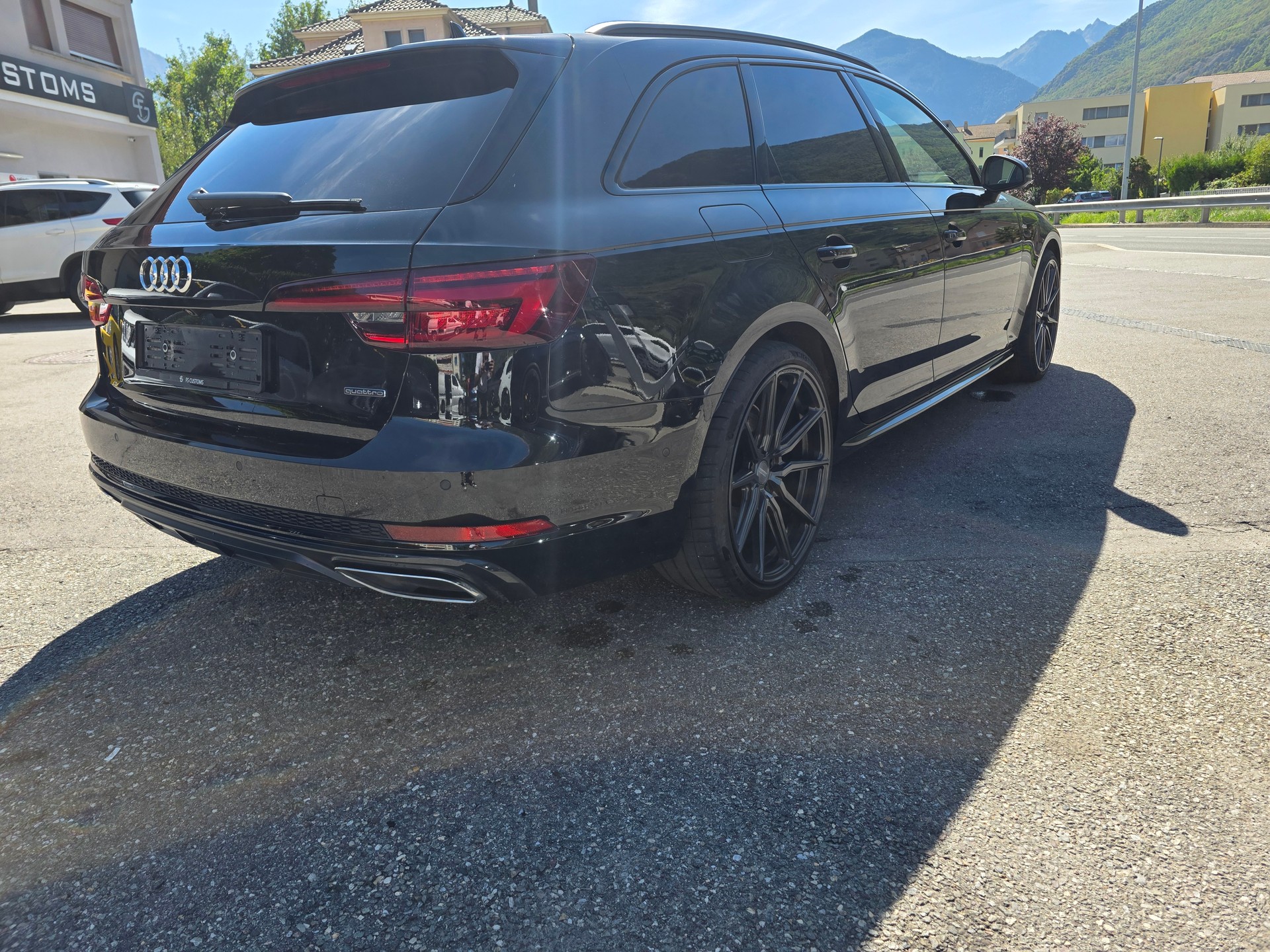 AUDI A4 Avant 40 TDI Sport Attraction quattro S-tronic-image-3