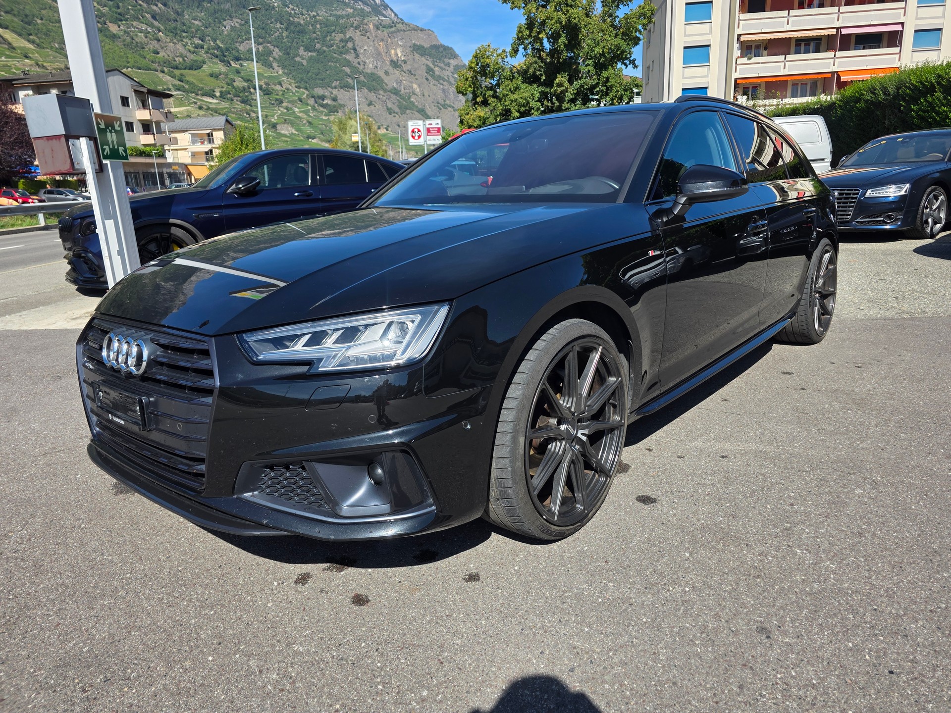AUDI A4 Avant 40 TDI Sport Attraction quattro S-tronic-image-2
