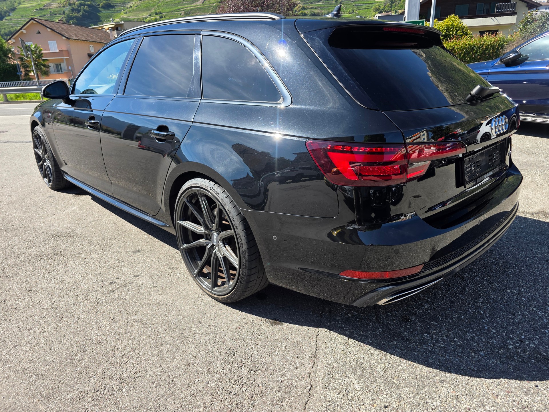 AUDI A4 Avant 40 TDI Sport Attraction quattro S-tronic-image-4