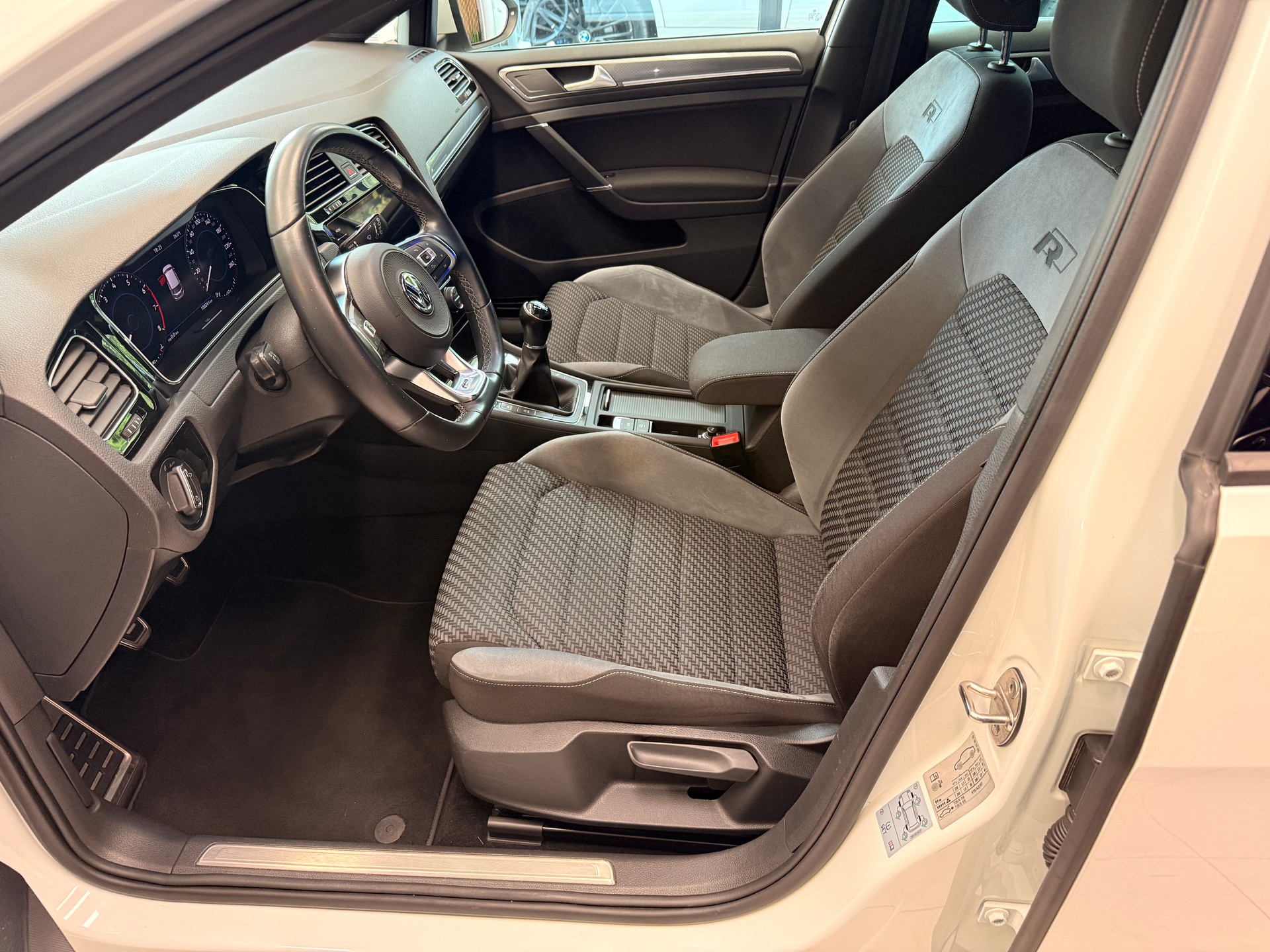 VW Golf VII 1.5 TSI 150 Highline-image-3