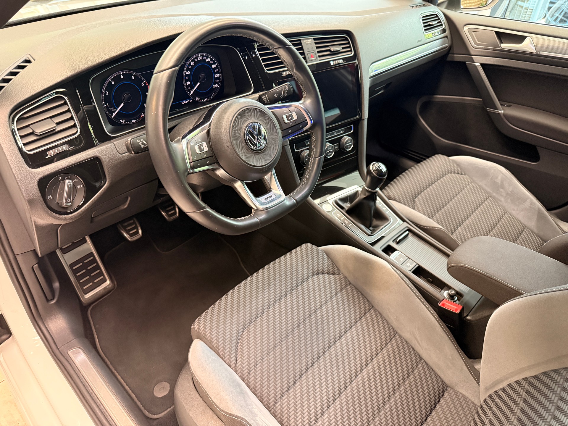 VW Golf VII 1.5 TSI 150 Highline-image-5