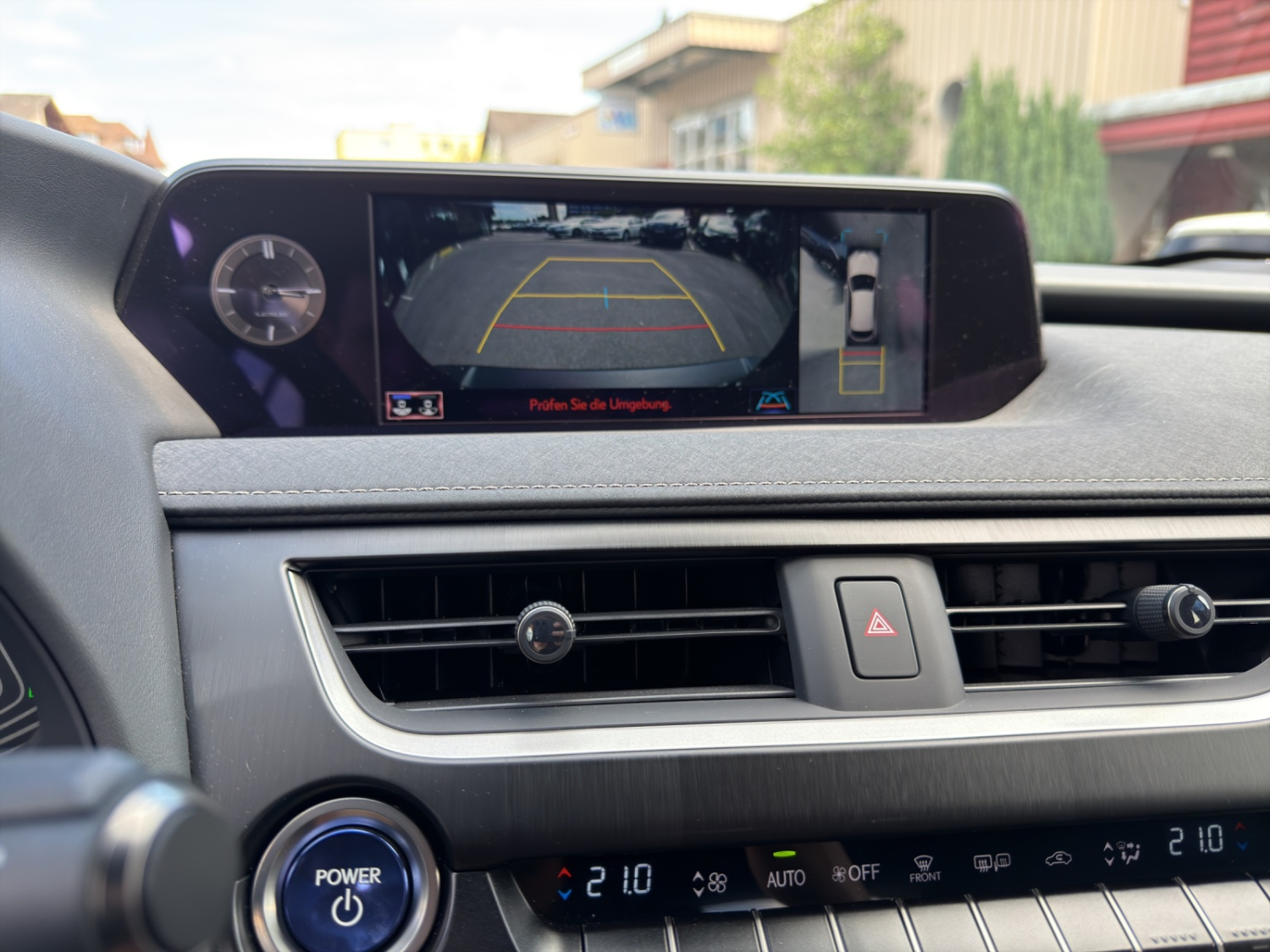 LEXUS UX 250h Excellence-image-12
