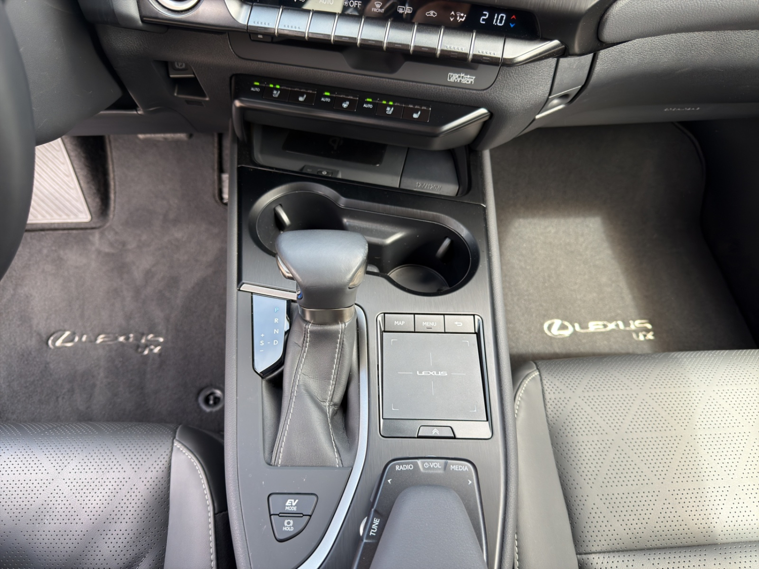 LEXUS UX 250h Excellence-image-15