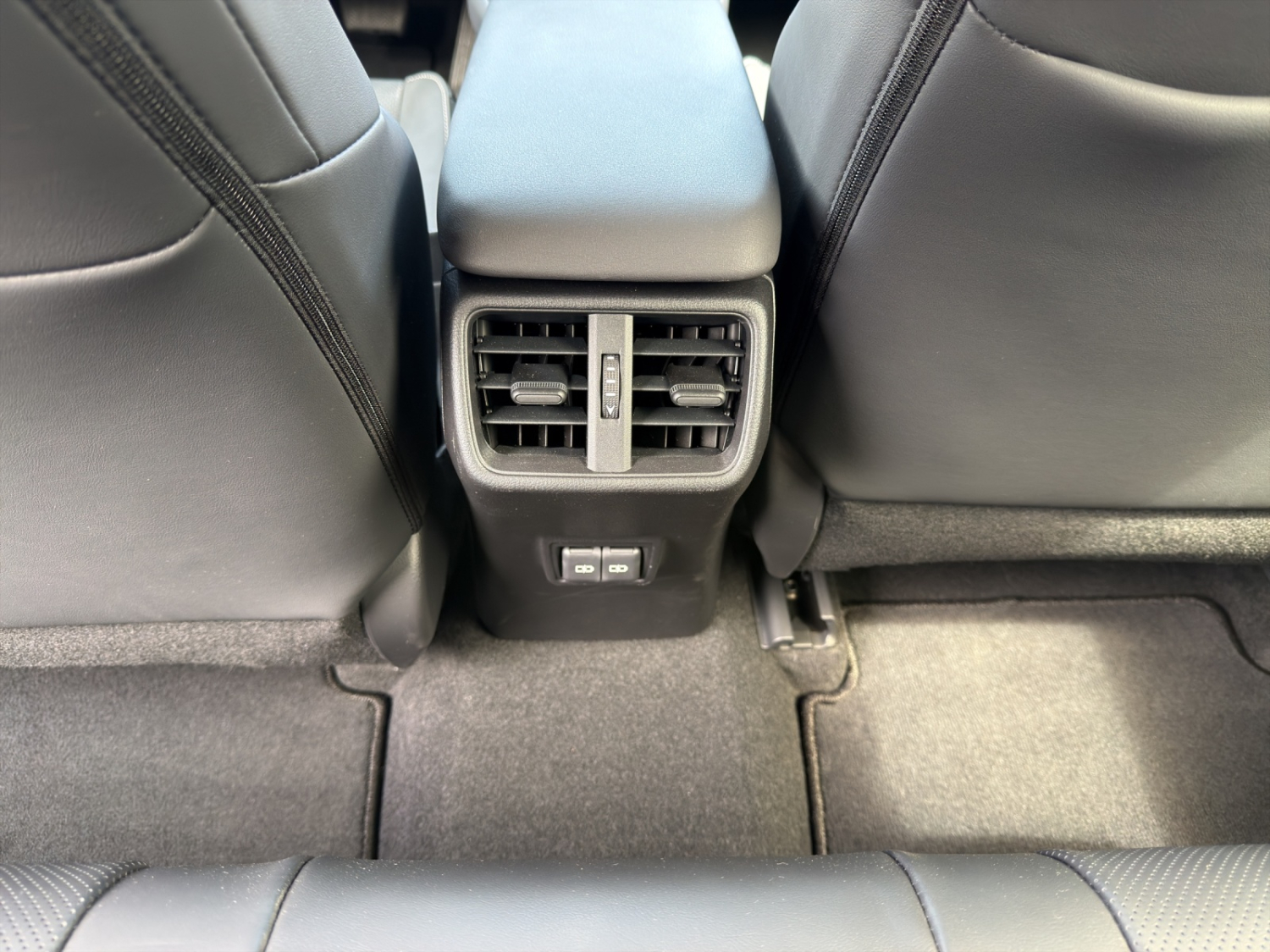 LEXUS UX 250h Excellence-image-17