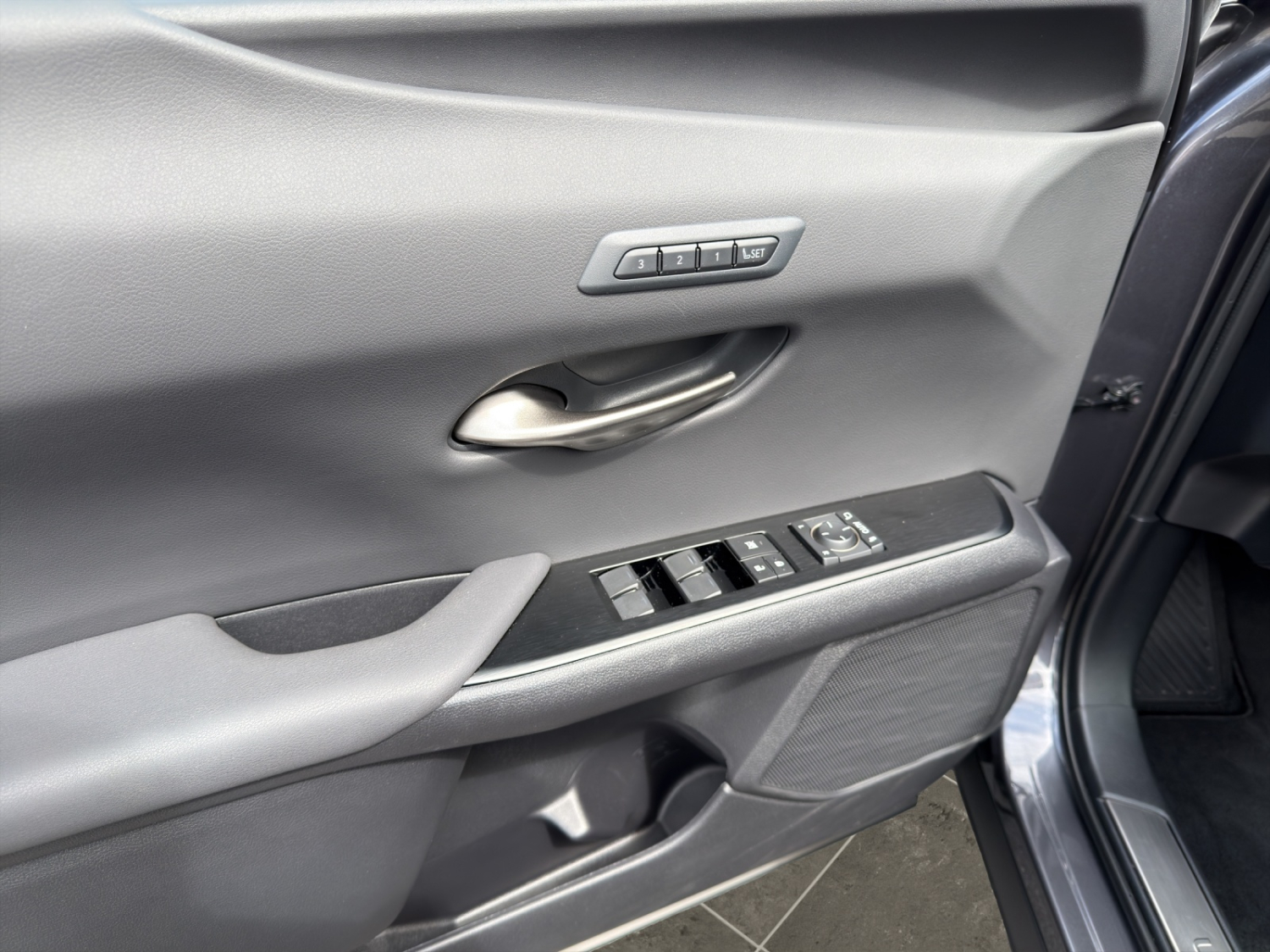 LEXUS UX 250h Excellence-image-19
