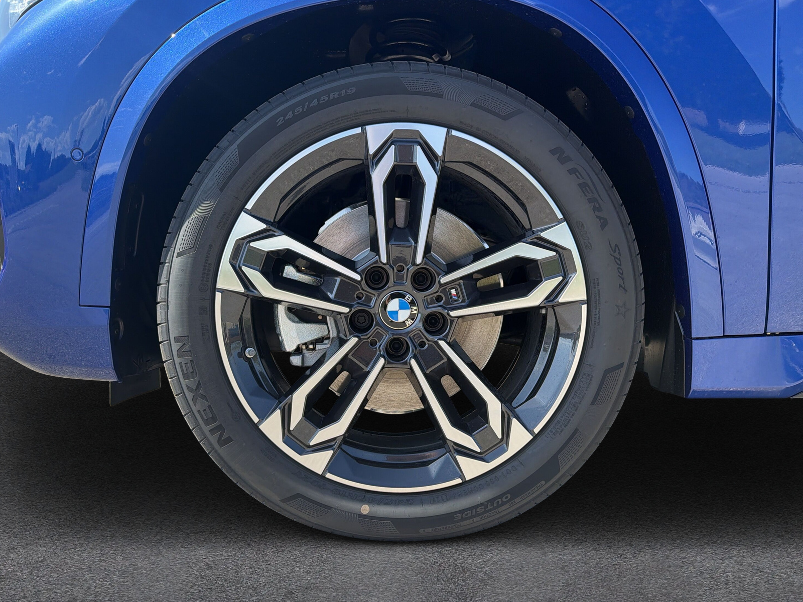 BMW iX1 xDrive 30 M Sport-image-9