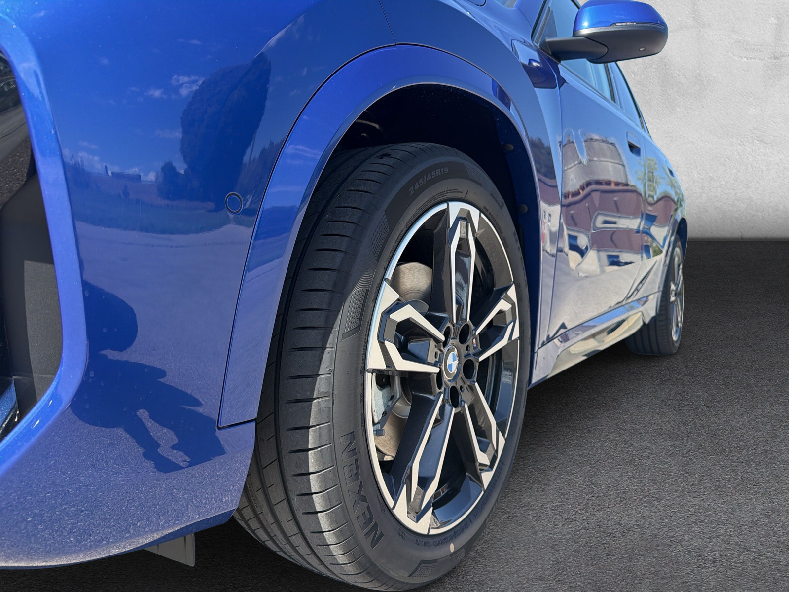 BMW iX1 xDrive 30 M Sport-image-8