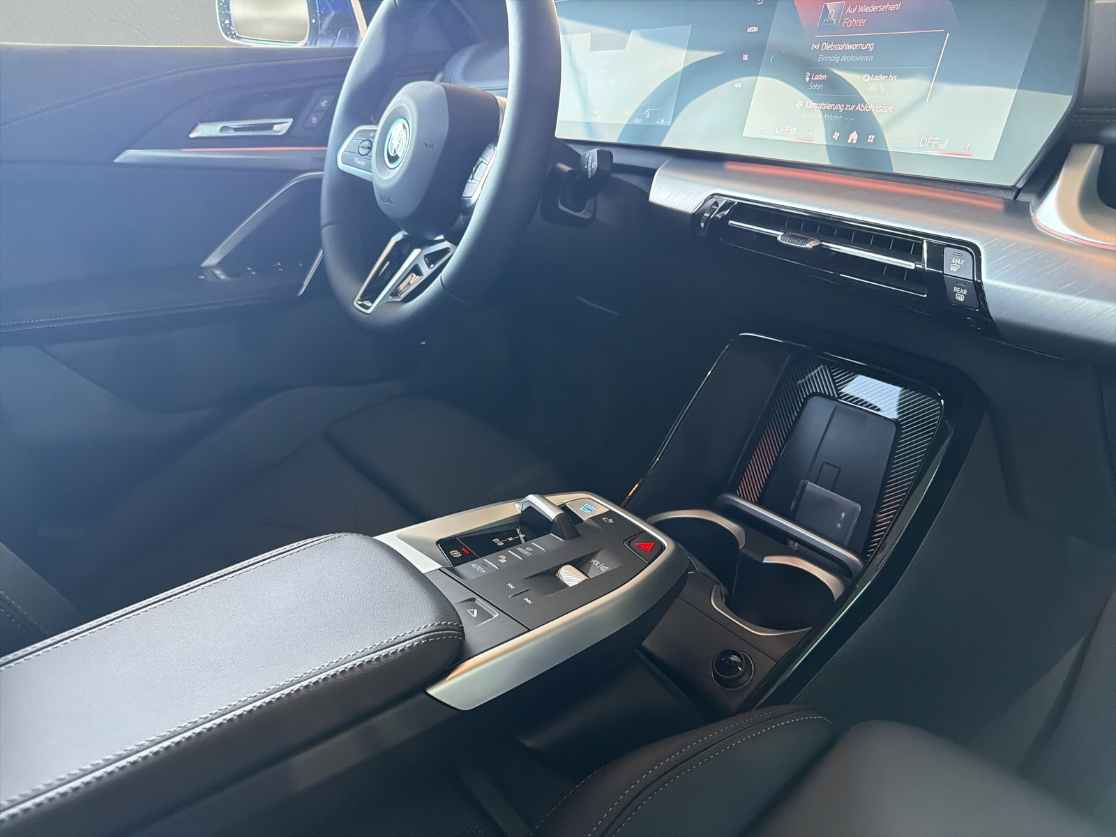 BMW iX1 xDrive 30 M Sport-image-14