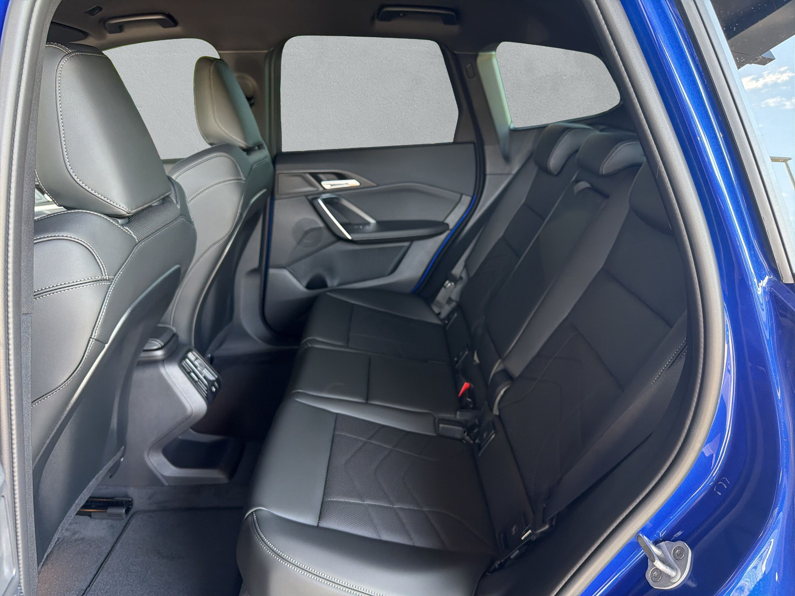 BMW iX1 xDrive 30 M Sport-image-15