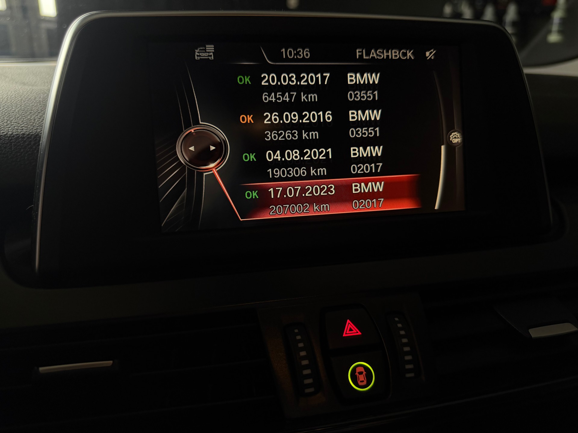 BMW 220d xDrive Active Tourer Steptronic-image-13