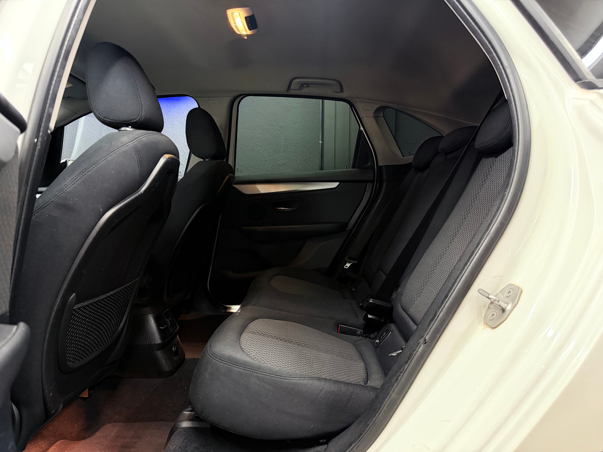 BMW 220d xDrive Active Tourer Steptronic-image-12