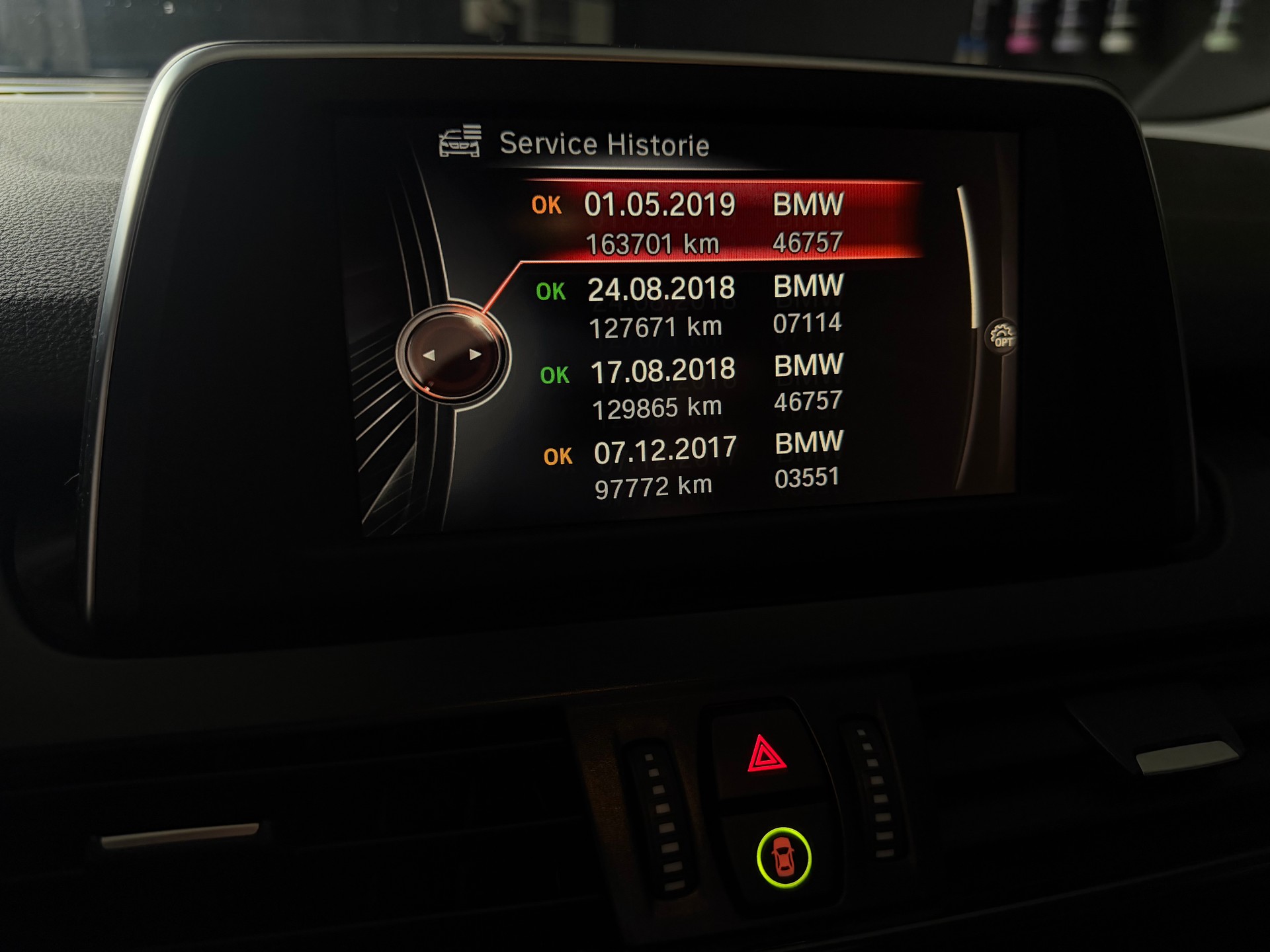 BMW 220d xDrive Active Tourer Steptronic-image-15